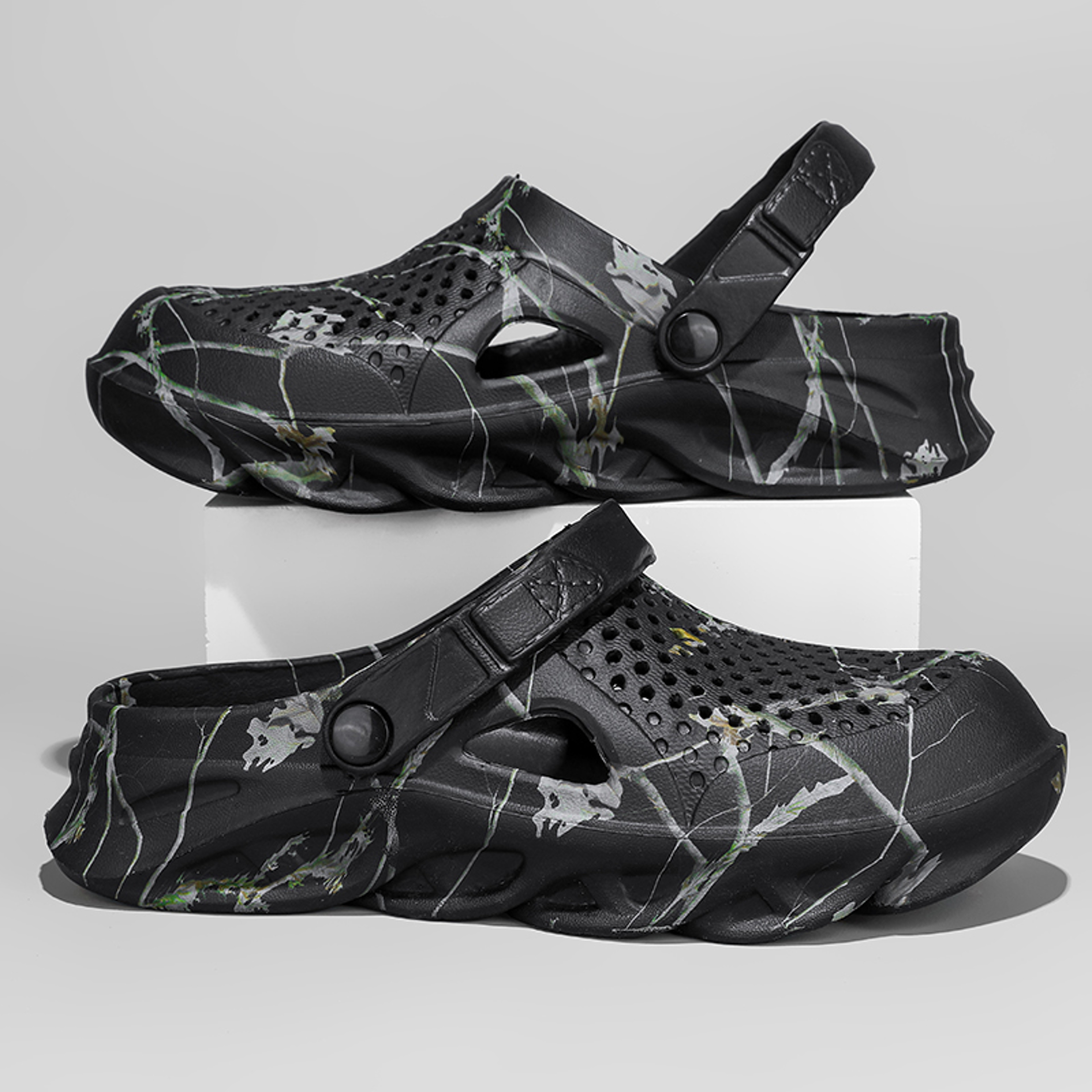 Mens Clogs Sandals Men Summer Slippers Hollow Breathable Flip Flops Fashion Beach Shoes With Thick  4