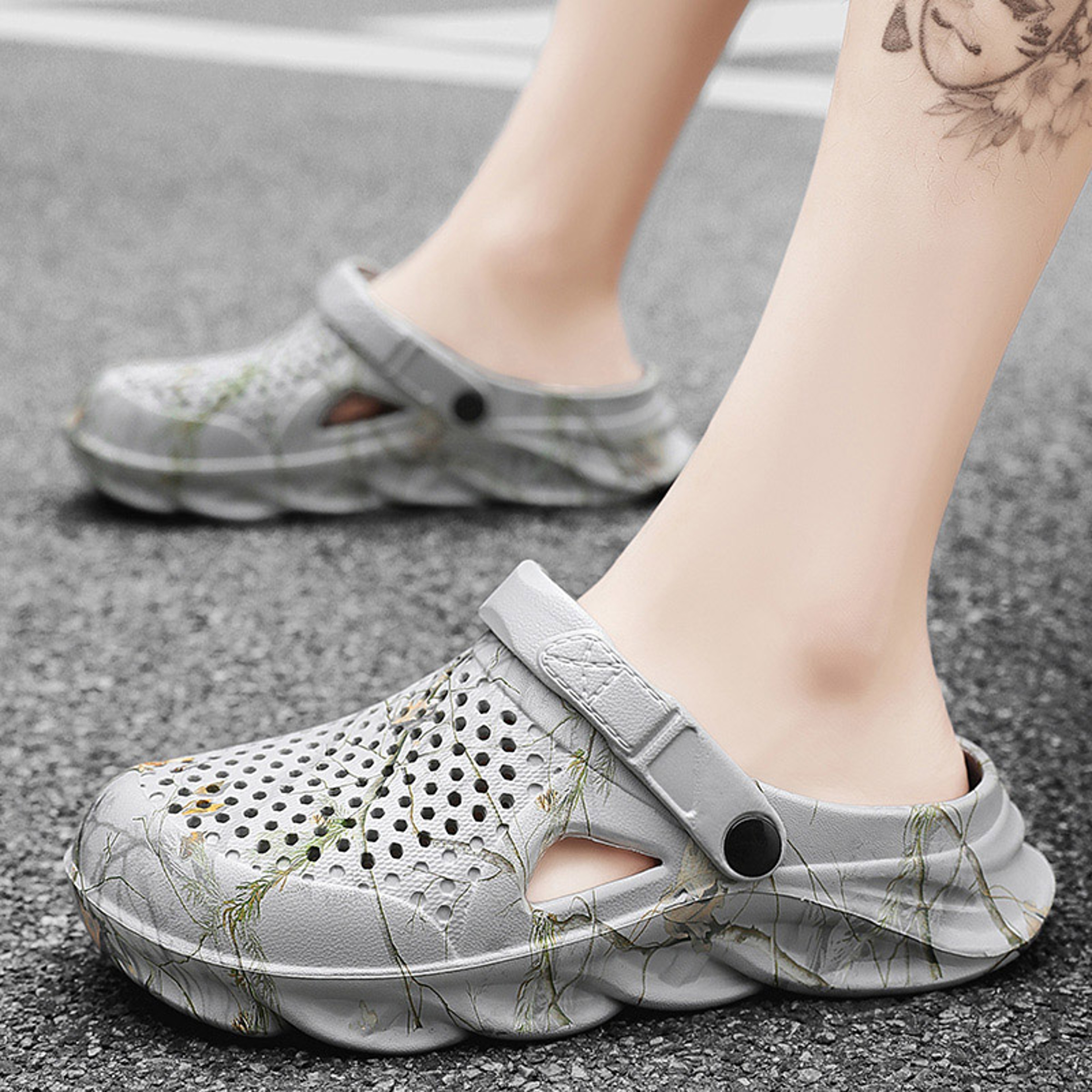 Mens Clogs Sandals Men Summer Slippers Hollow Breathable Flip Flops Fashion Beach Shoes With Thick  7