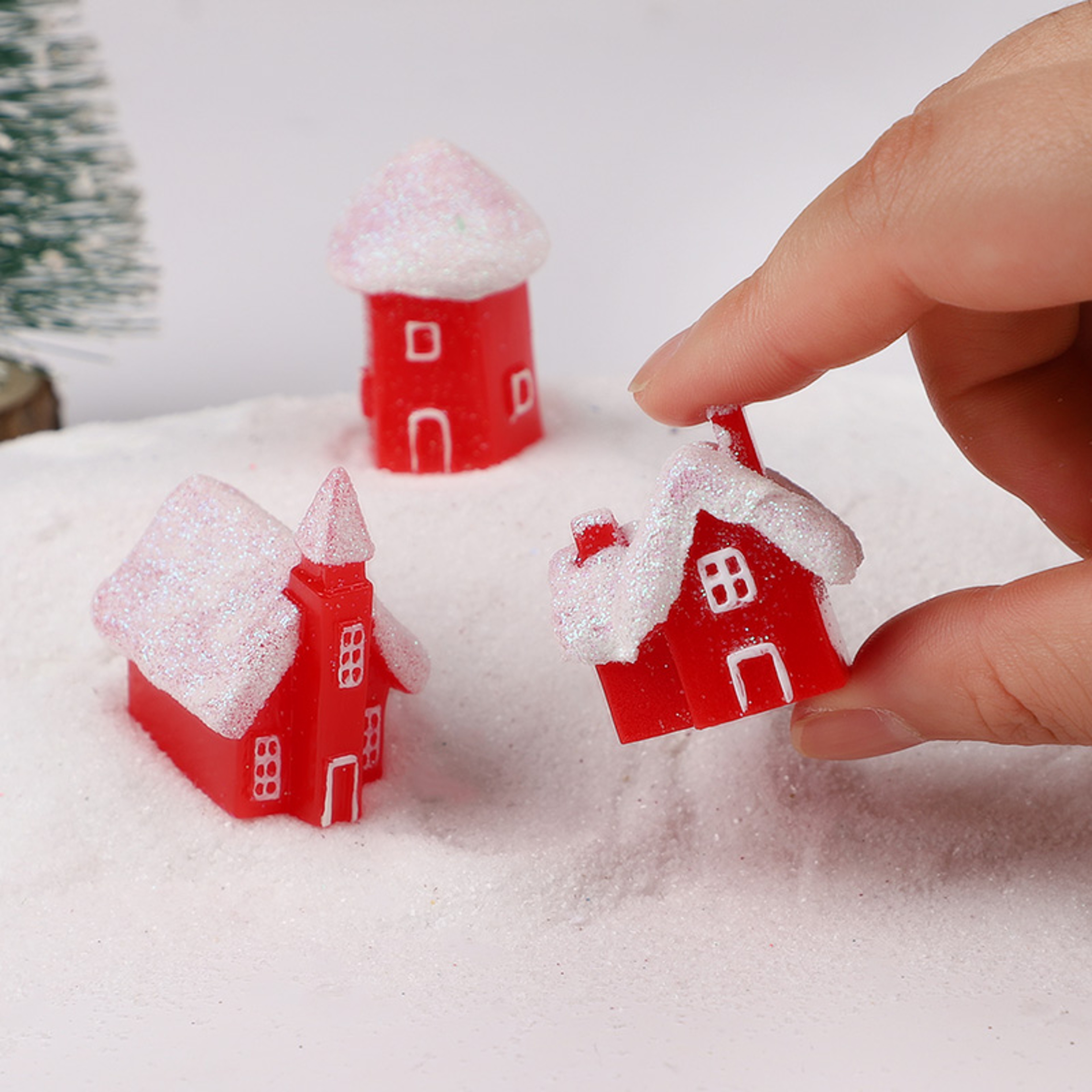 Resin Miniature Red House Christmas Home Decoration Winter Village Snowy House Christmas Ornament N 2