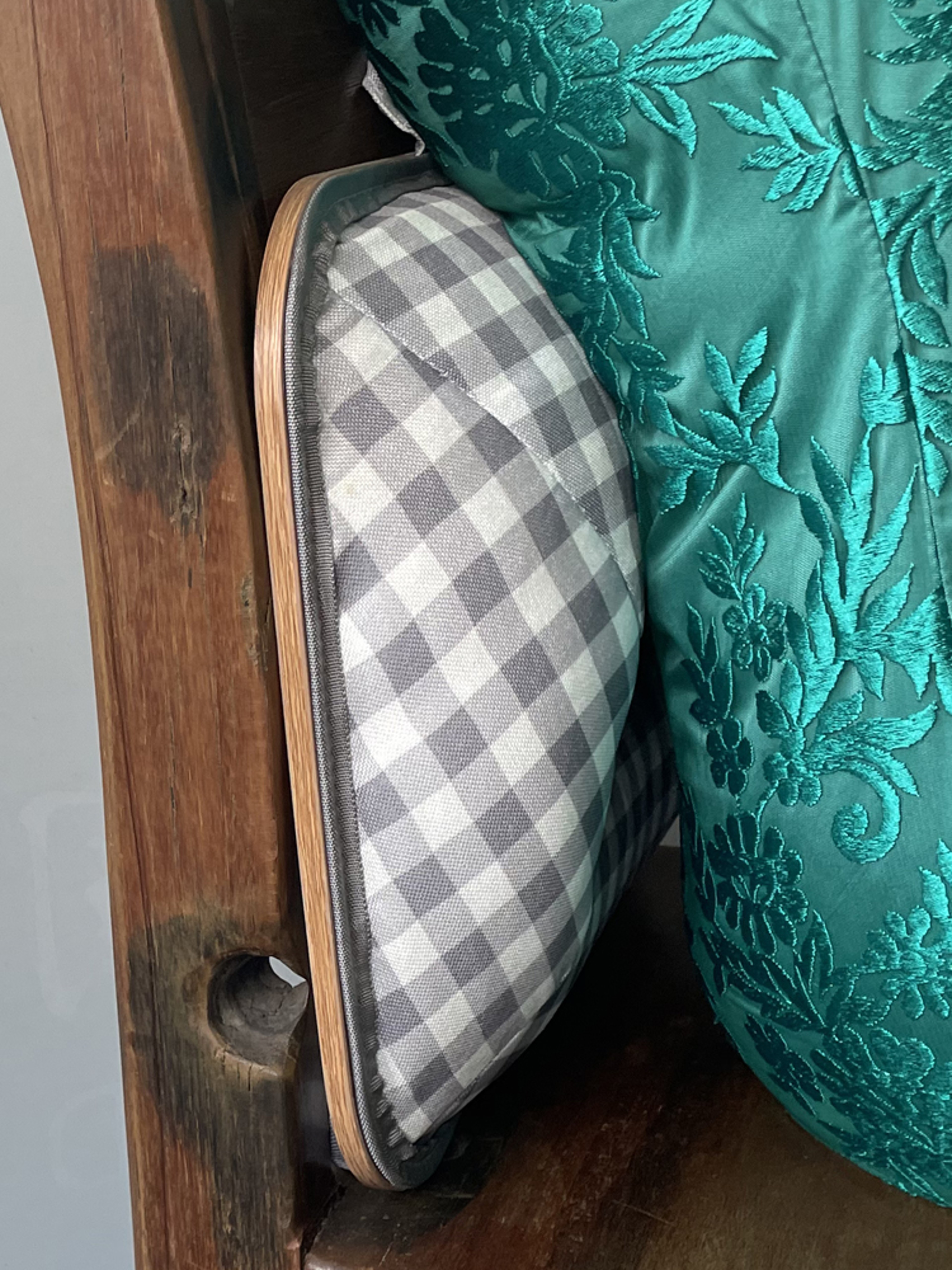 Portable Room Desk Lazy Laptop Table With Cushions And Slots Multifunctional Mini Pillow Table With 2
