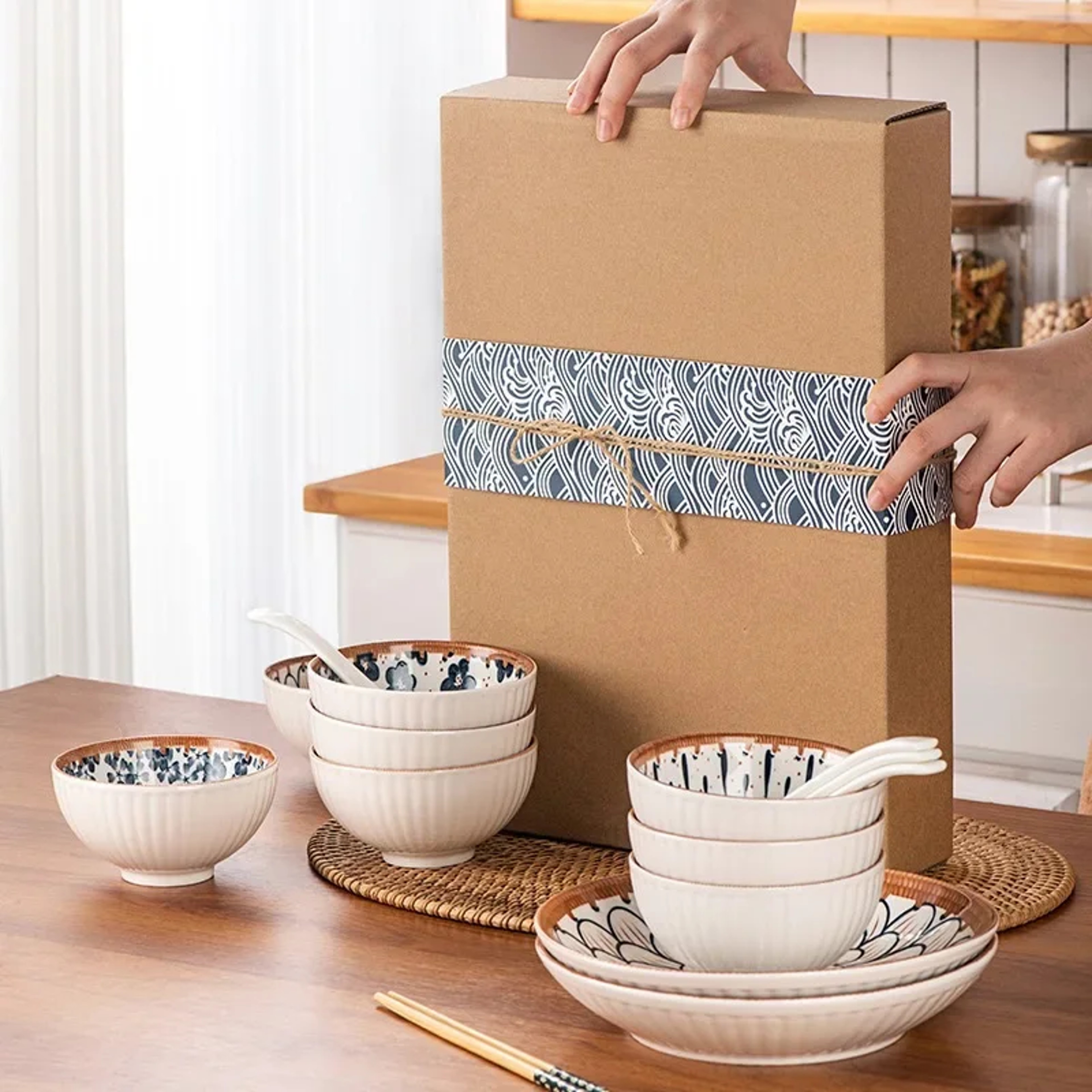 HandPainted Japanese Ceramic Bowl Set Kitchen Noodle Tableware Set Microwave Safe Gift Box Set For  3