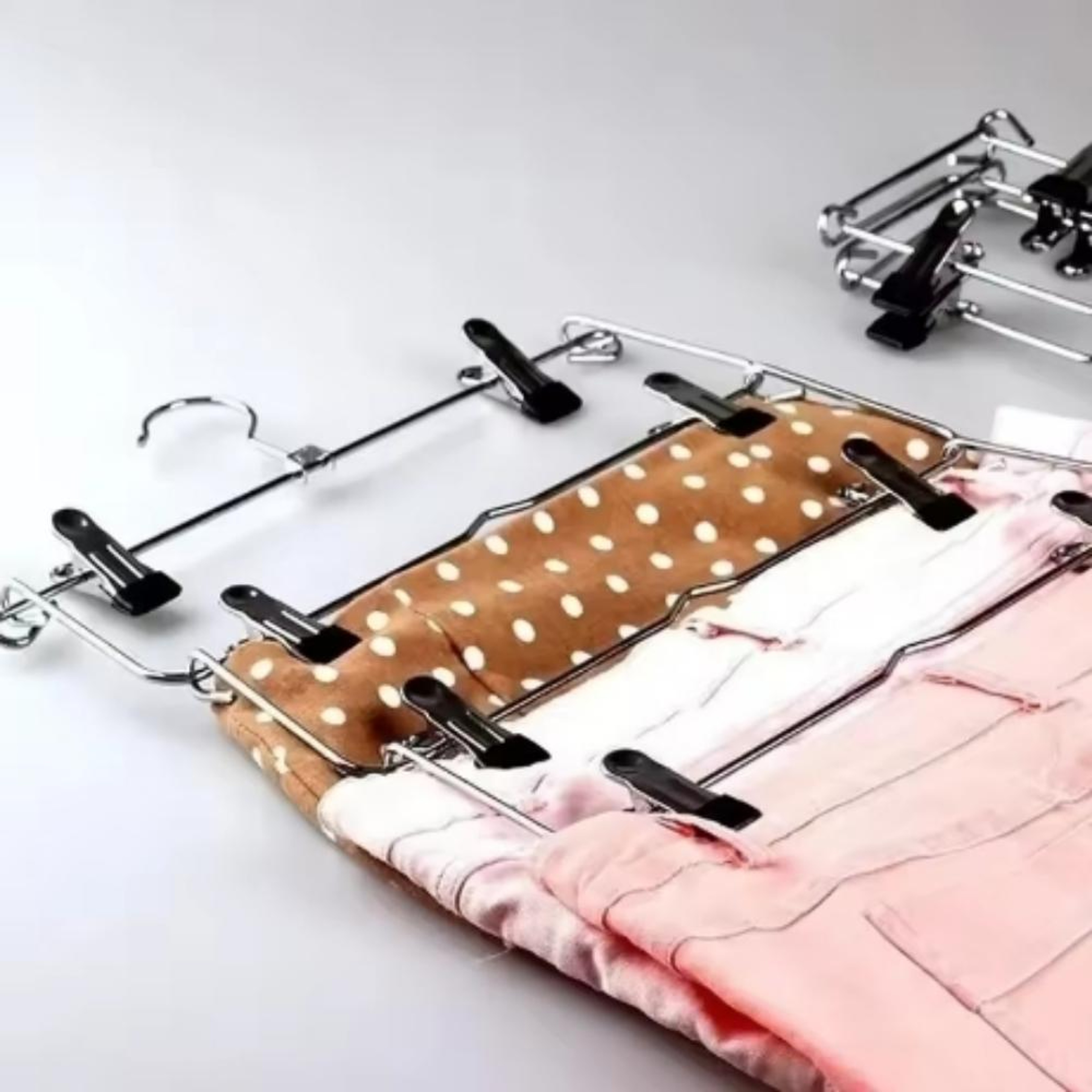 Multi Functional Non Slip Metal Pants Rack Space Saving Stainless Steel Hanger For Skirts And Trous 2
