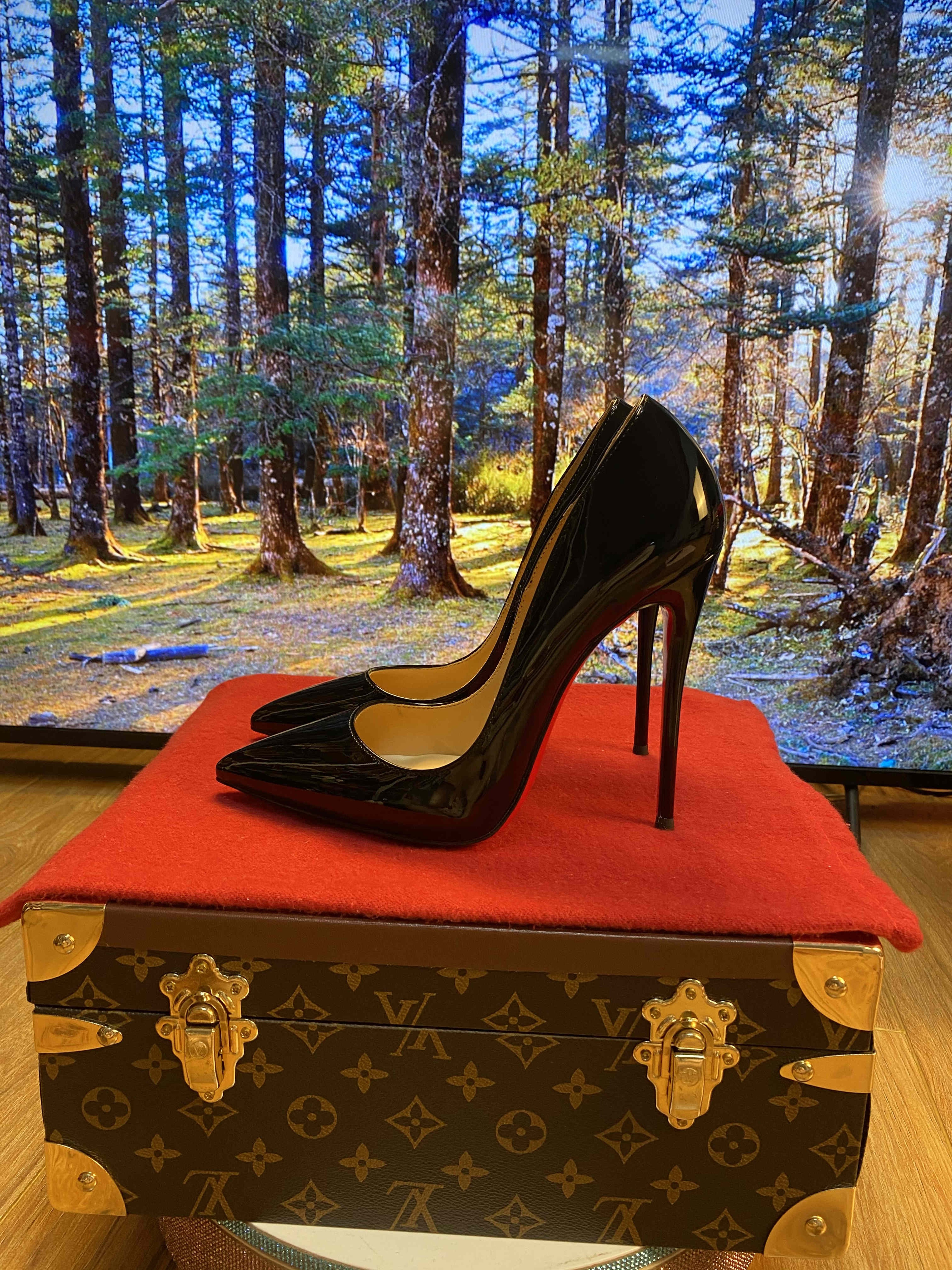 Womens Patent Leather Pointed Toe Pumps with Thin High Heels – view 3