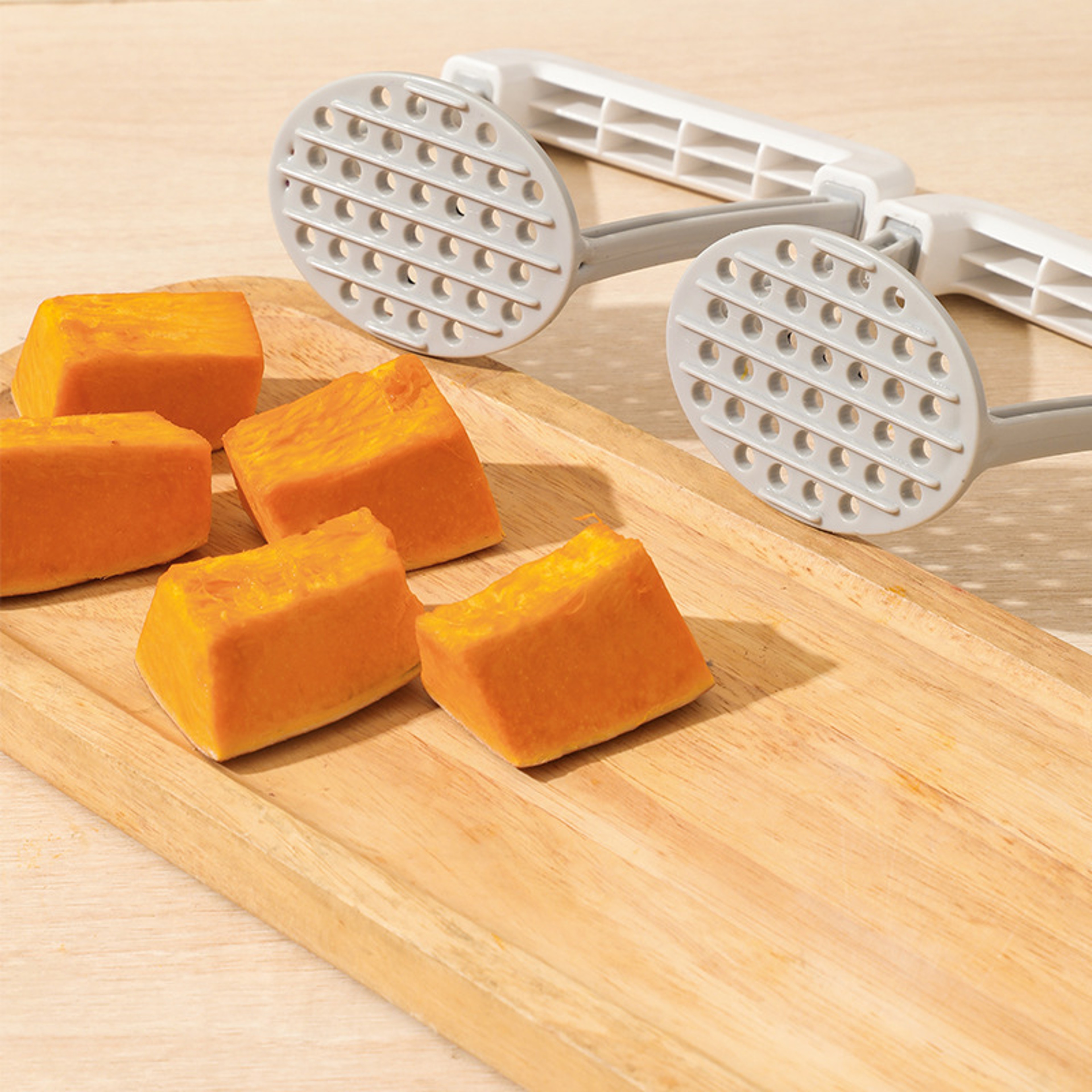 Manual Potato Masher Durable Potato Ricer Kitchen Vegetable Masher NonSlip Handle Fruit Juicer Kitc 2