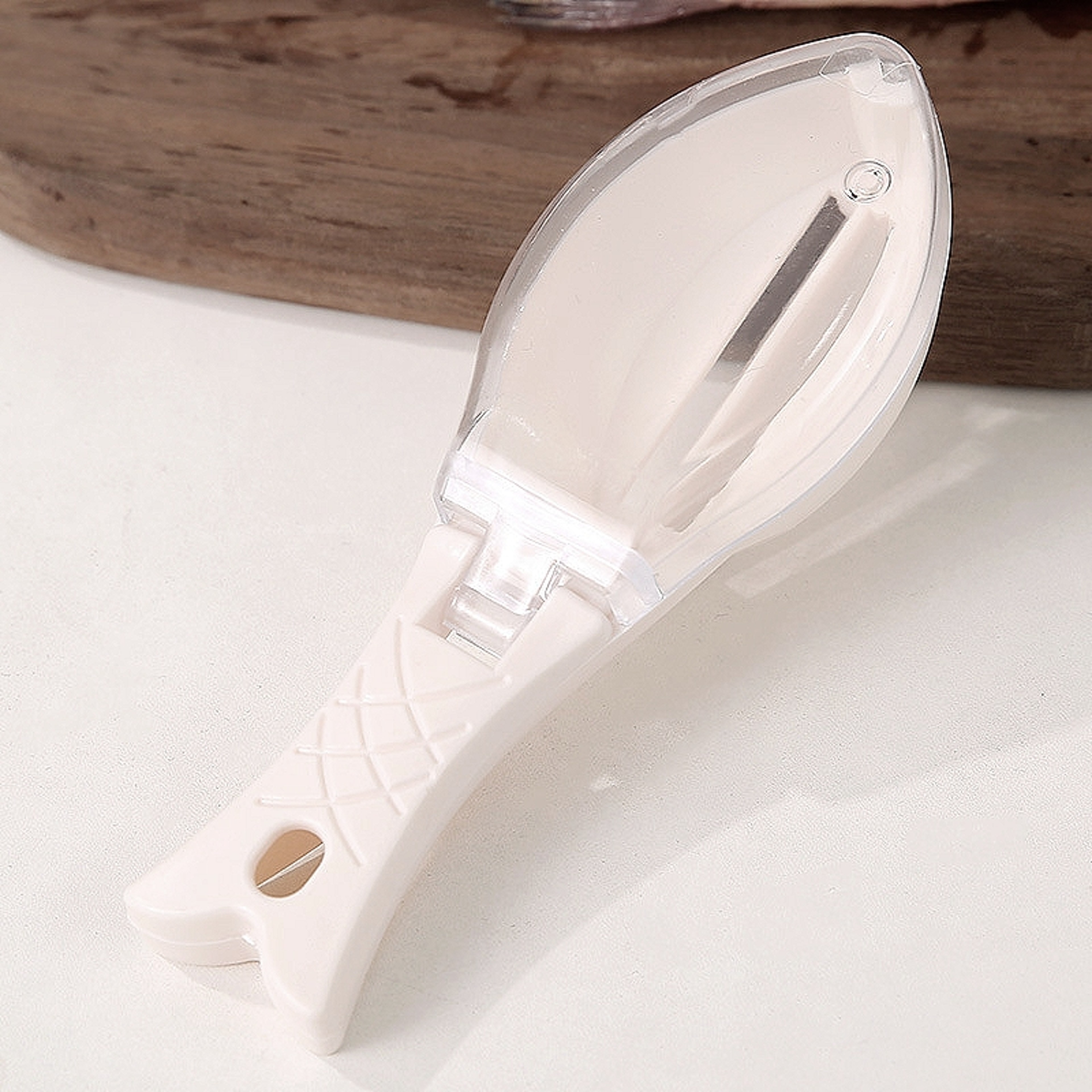 Premium Fish Scale Scraper with Protective Cover Quick & Clean Fish Cleaning Tool – view 7