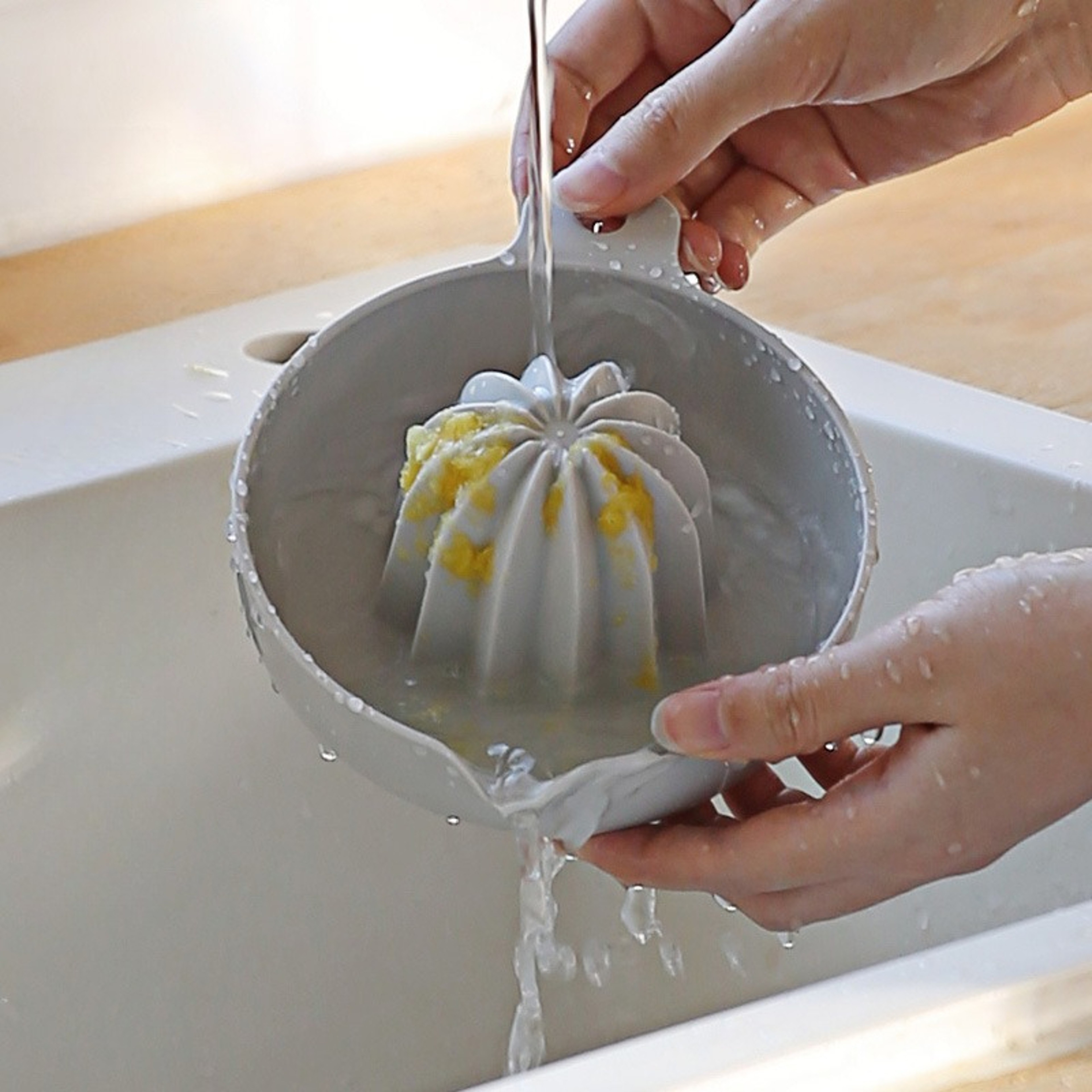 Fresh Press Portable Citrus Juicer Cup Manual Lemon & Orange Squeezer – view 5