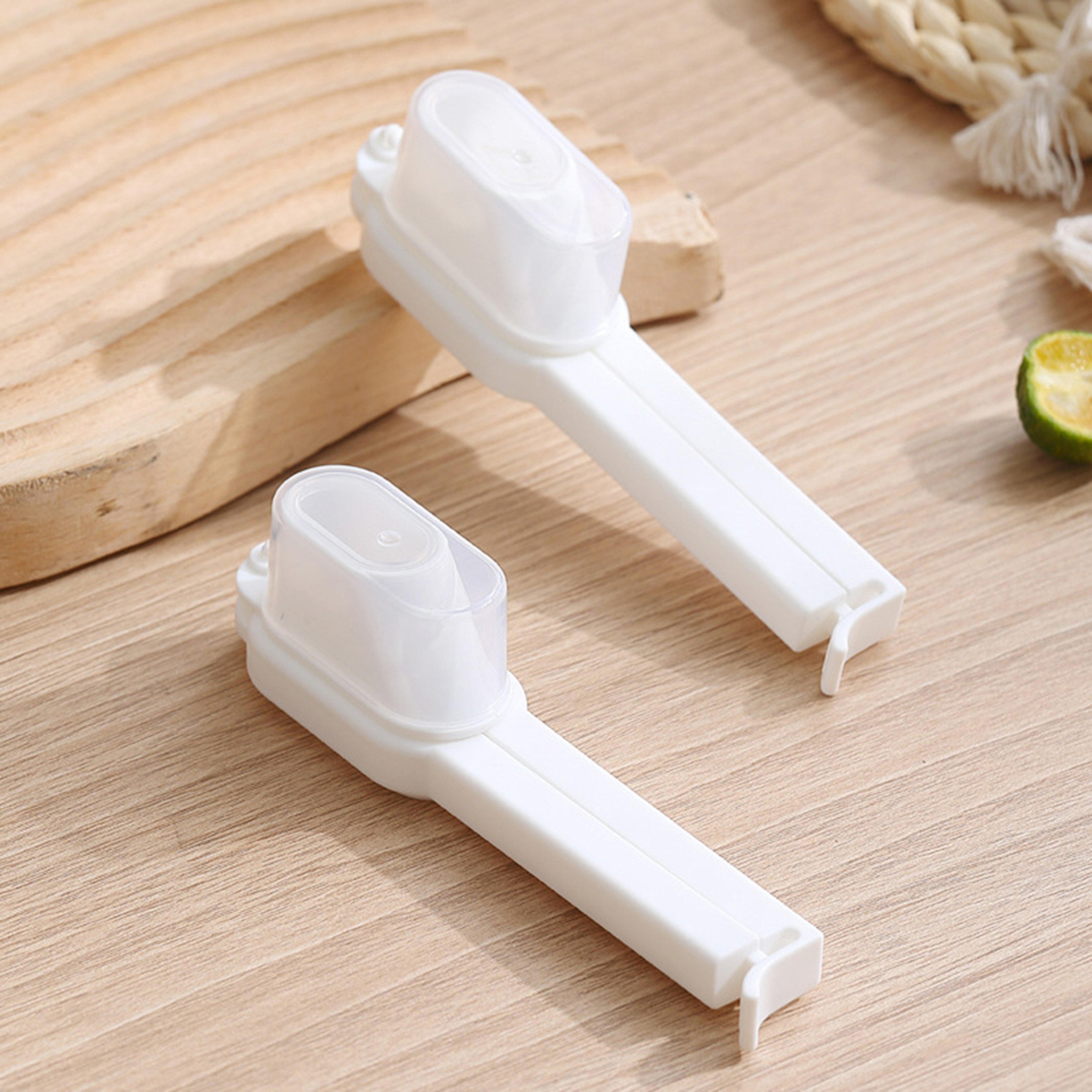 2PCS Bag Sealing Clips with Pour Spout Reusable Food Storage Clip for Snacks, Tea & Milk Powder – view 1