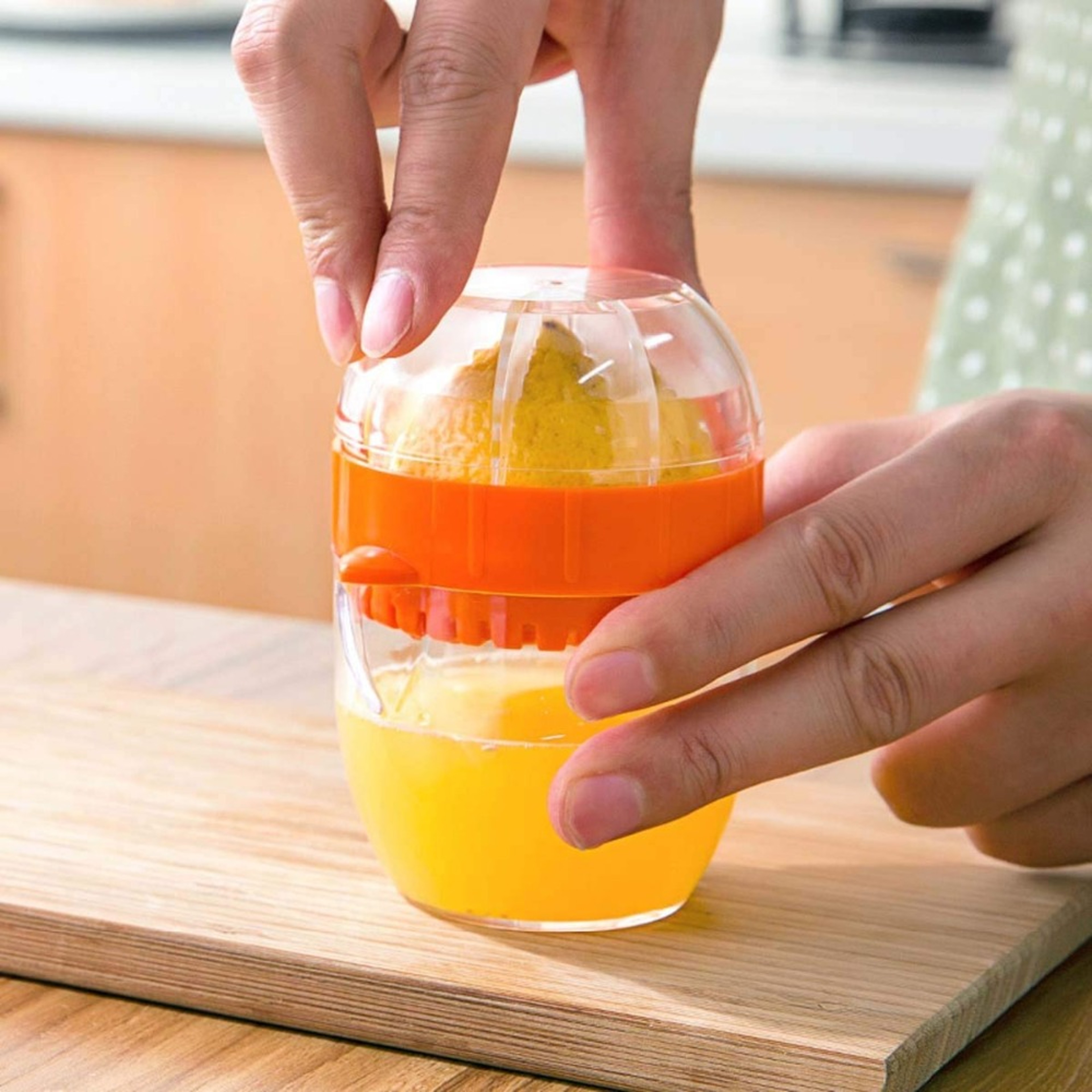 Fresh Flow Lemon Squeezer with Lid & Pour Spout Manual Citrus Juicer Cup – view 5