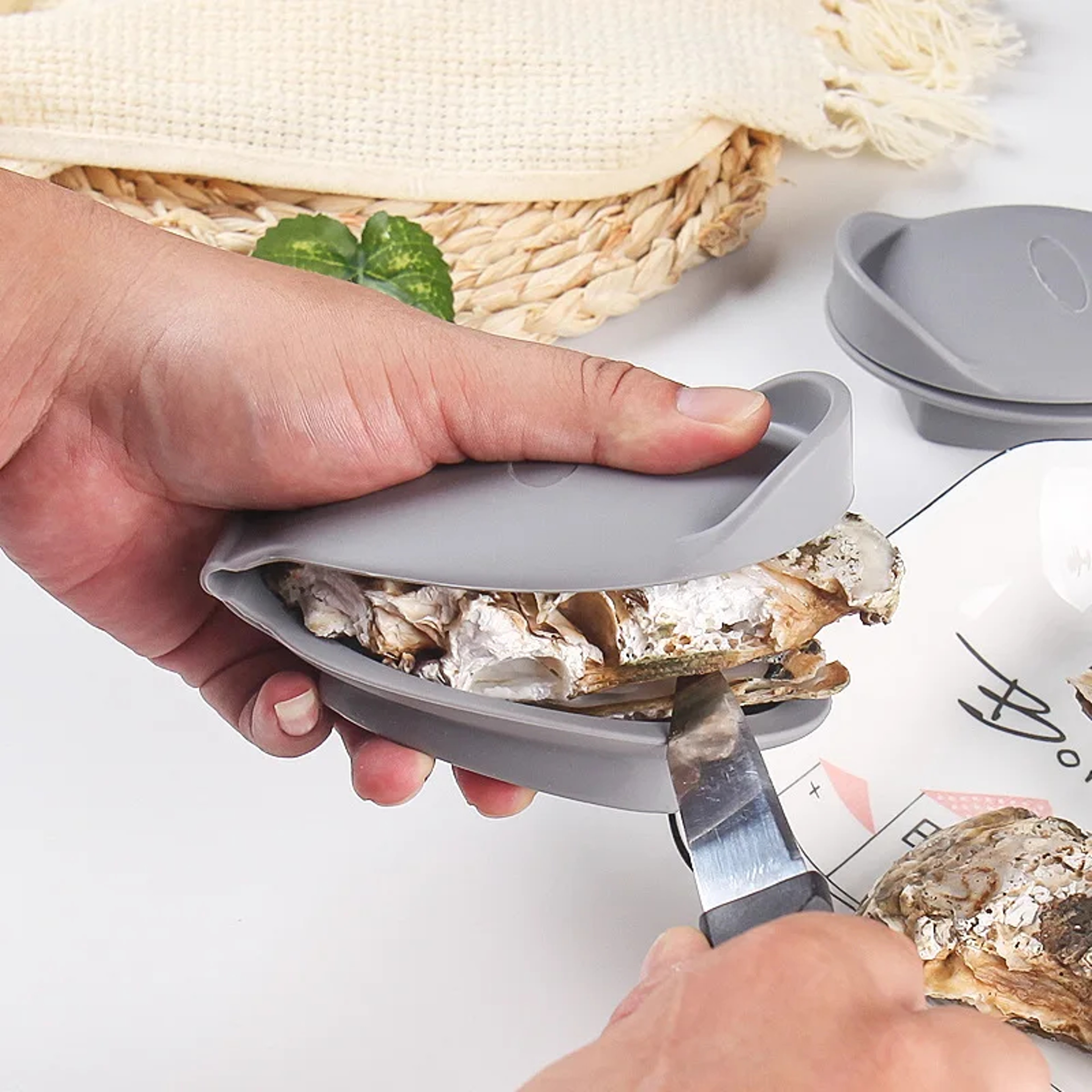 Silicone Oyster Shucking Tool Hand Clip Safe Oyster Opener for Shellfish & Seafood – view 1