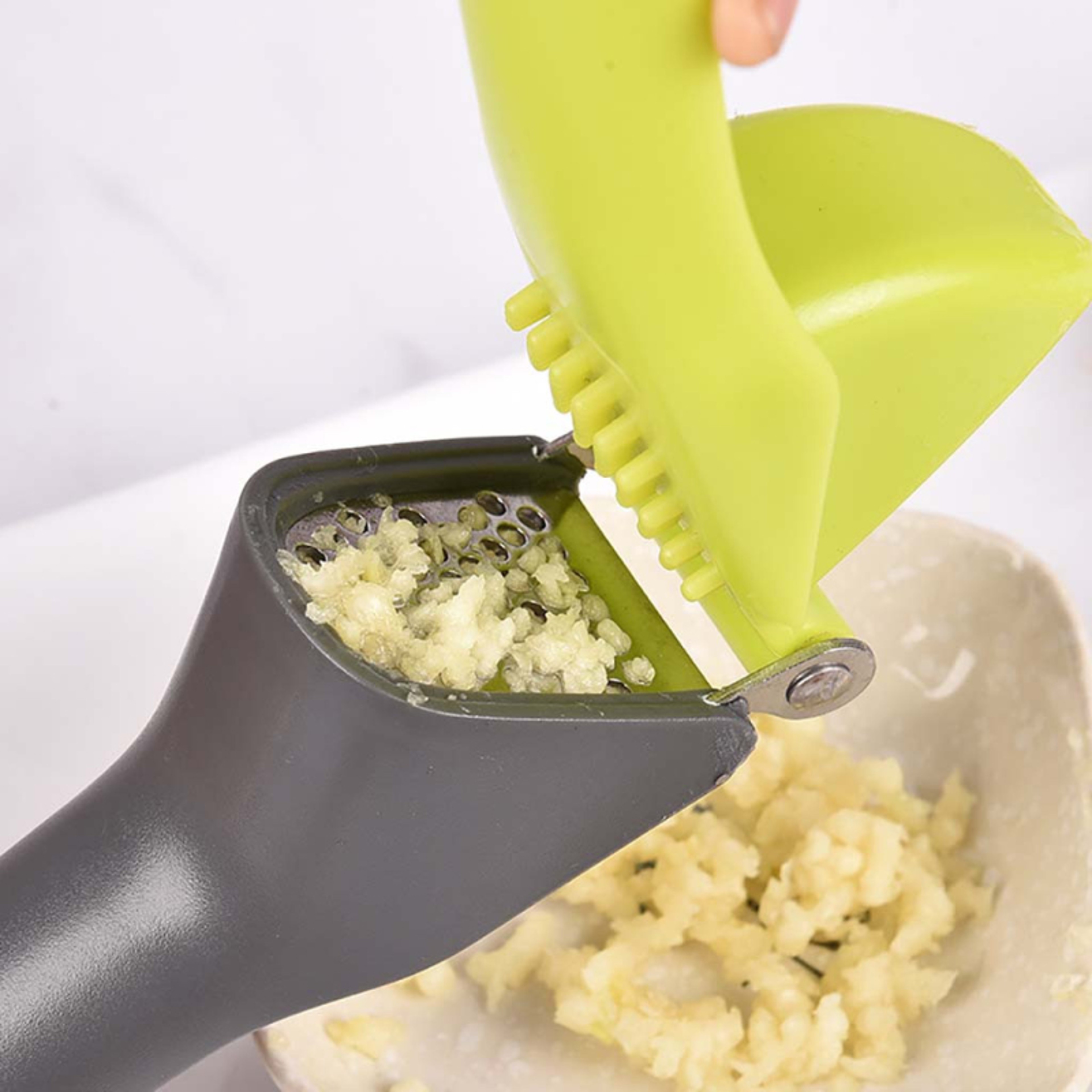 Premium Stainless Steel Garlic Press And Ginger Crusher Kitchen Mincer 2