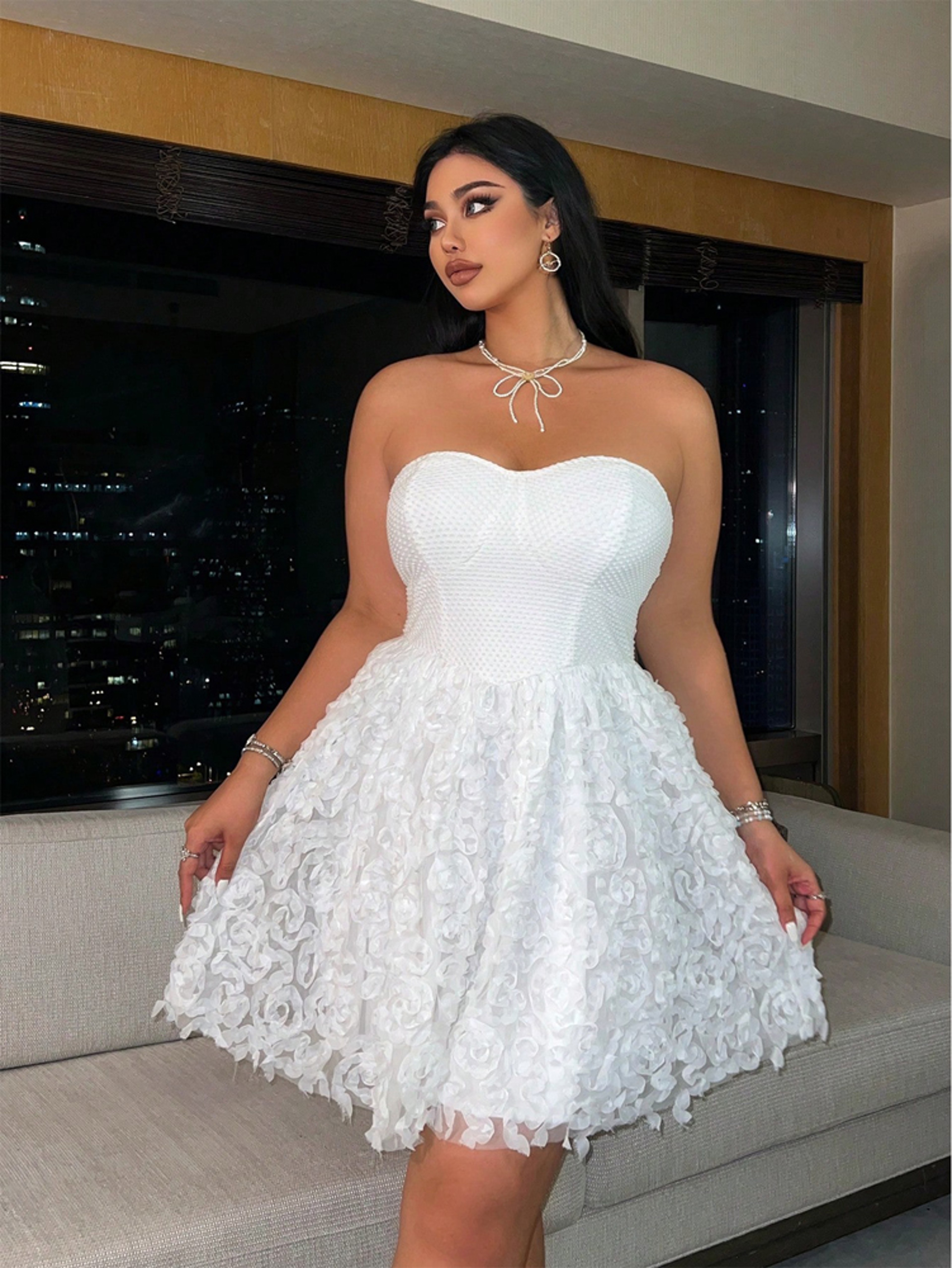 Models Elegant Three-Dimensional Flowers Corset Dress with Flowers Net Yarn Patchwork in Polyester Material – view 7