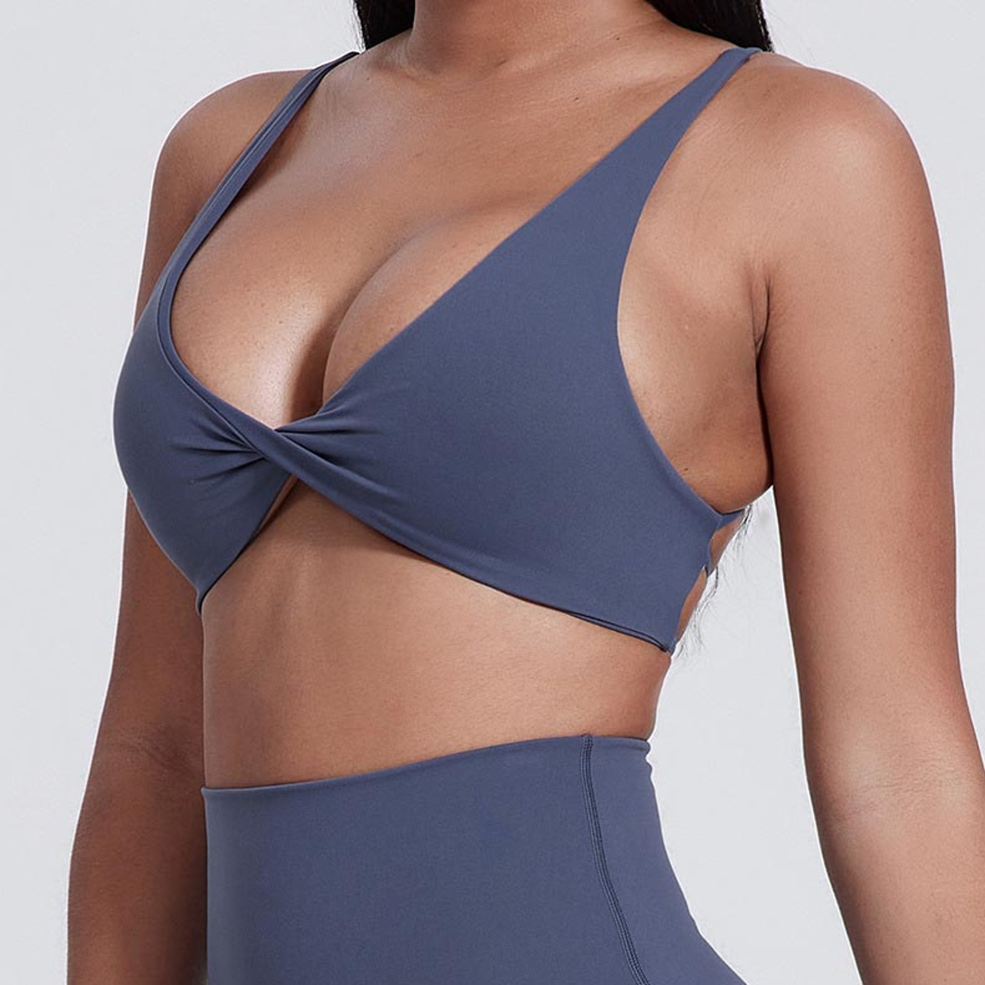 Backless Front Twist Low Support Sports Bra for Yoga and Light Training – view 3