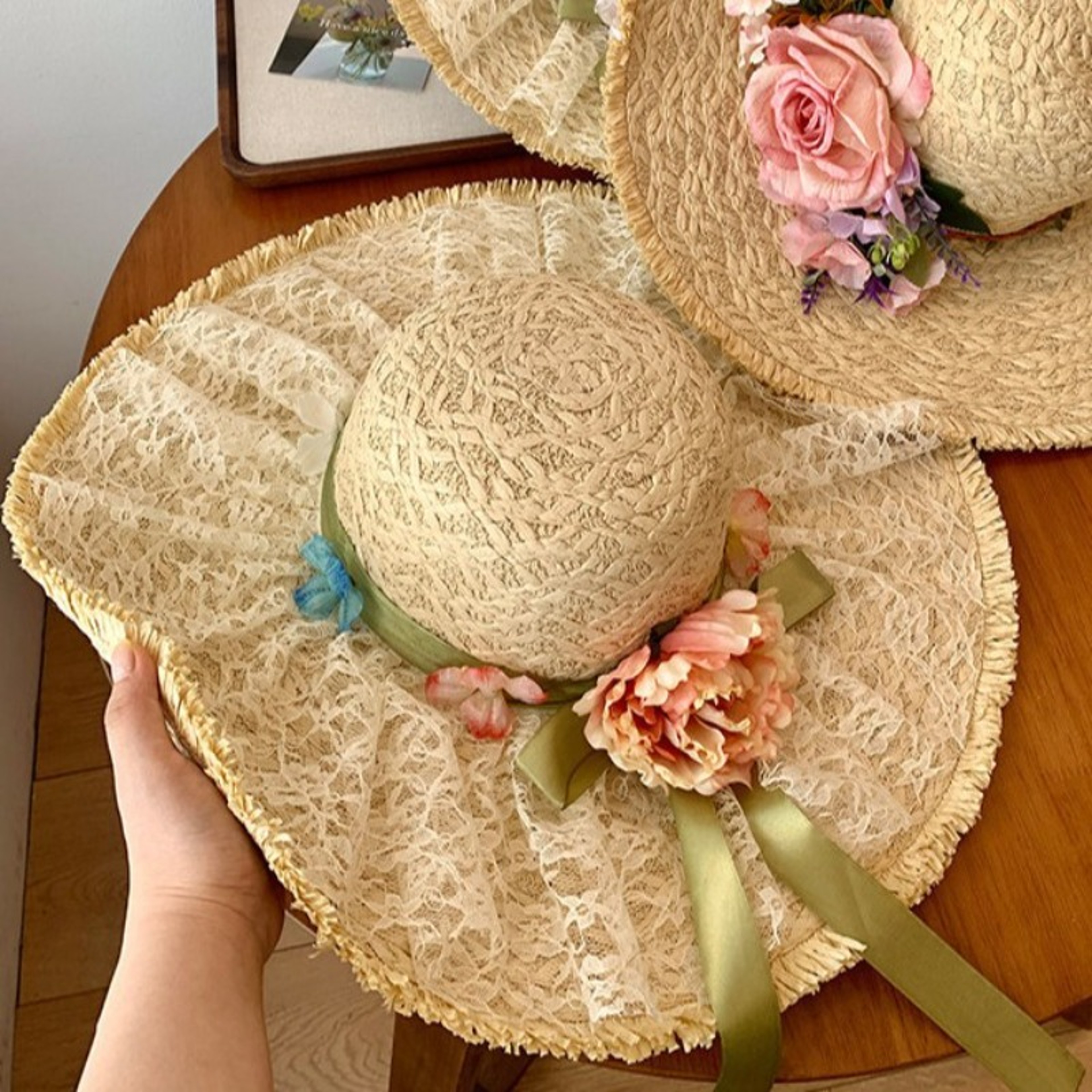 Wide Brim Straw Sun Hat for Women - Beach Sun Protection Summer Hat with Lace Bow Flower – view 6