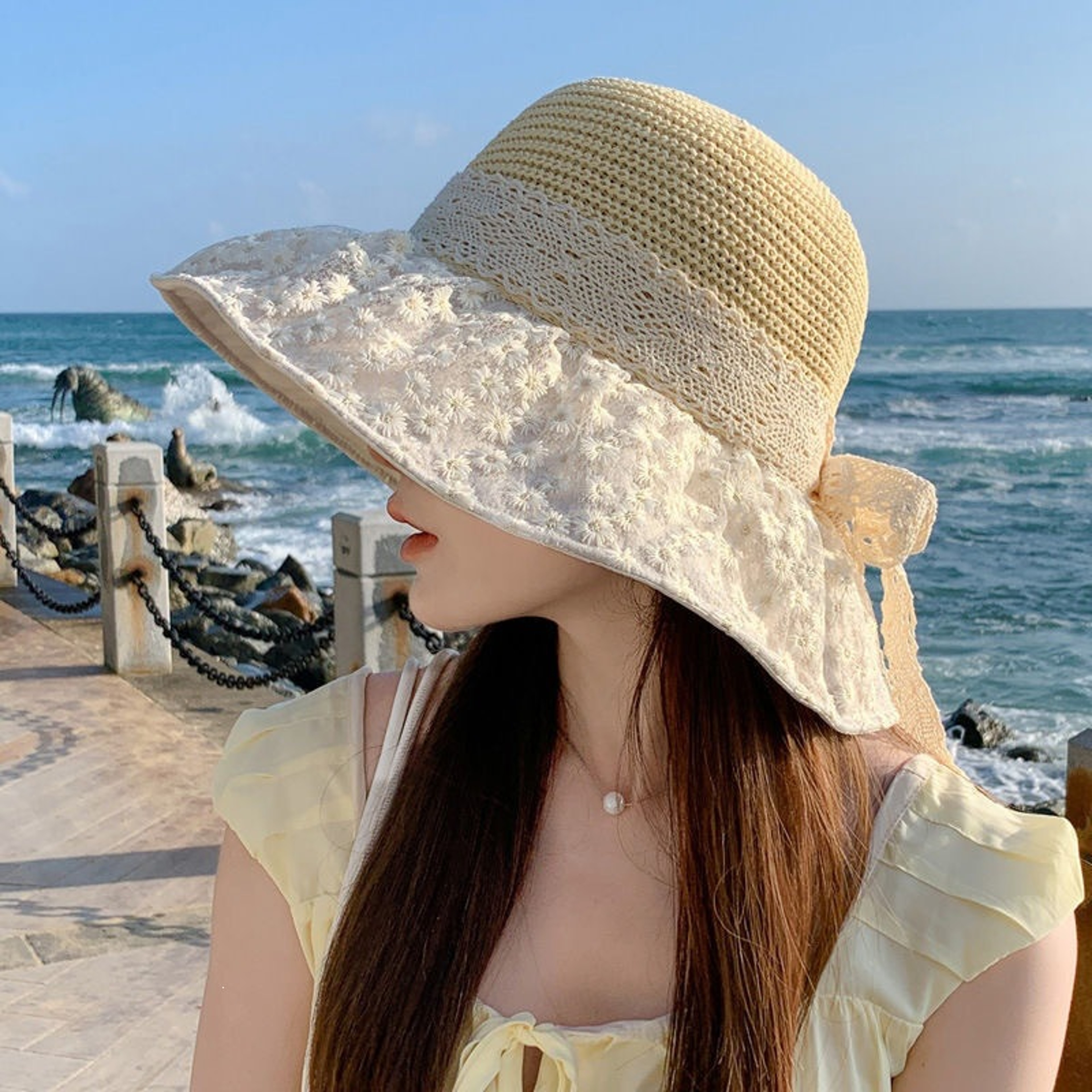 Chic Daisy Wide Brim Straw Hat Foldable Beach Vacation Sun Cap – view 1