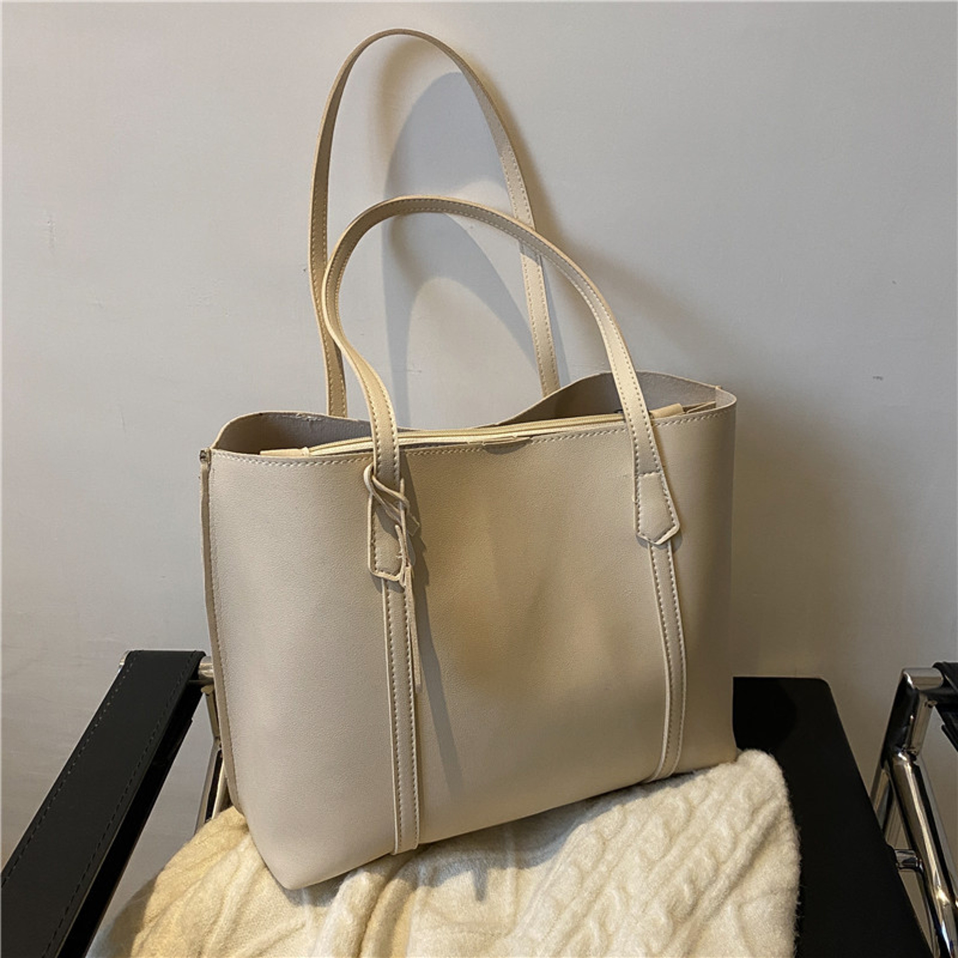 Retro PU Leather Underarm Bag - Large Capacity Elegant Unisex Tote – view 7