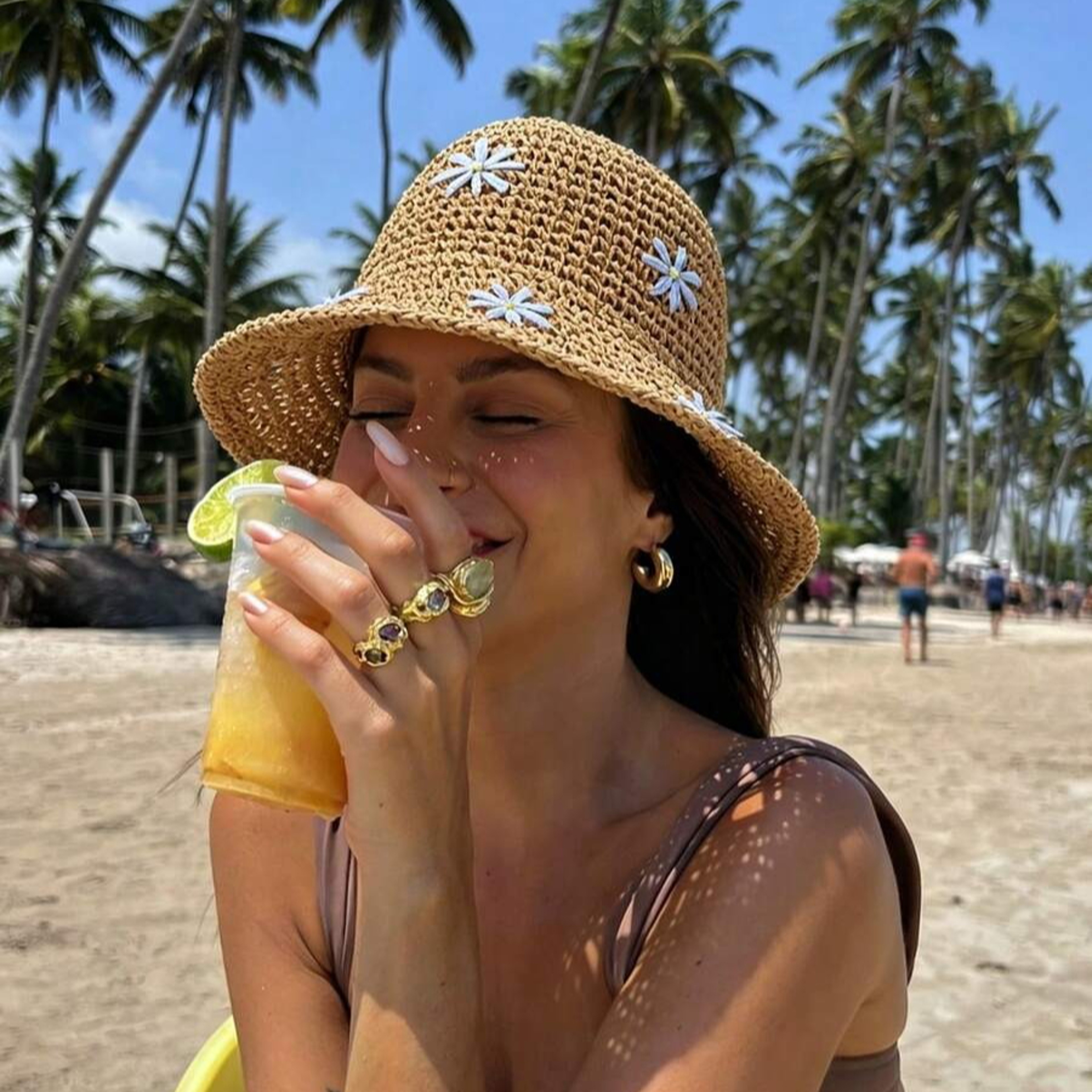 Women's Foldable Straw Sun Hat Elegant Wide Brim Beach Hat – view 1