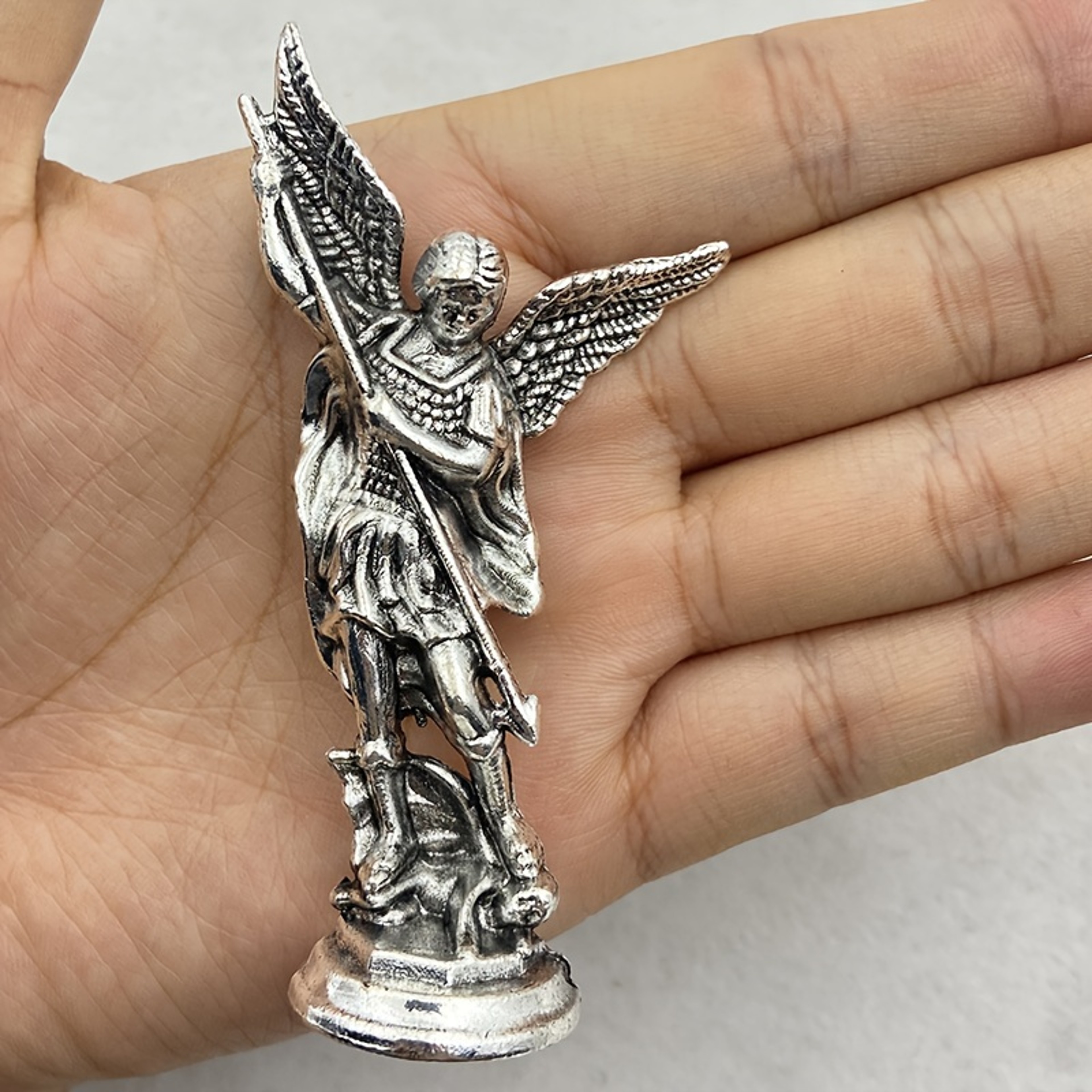 Sacred Angel Michael's Sculpture, Zinc Alloy Statue, Saint Michael Archangel Figurine for Home Desk Decor – view 5