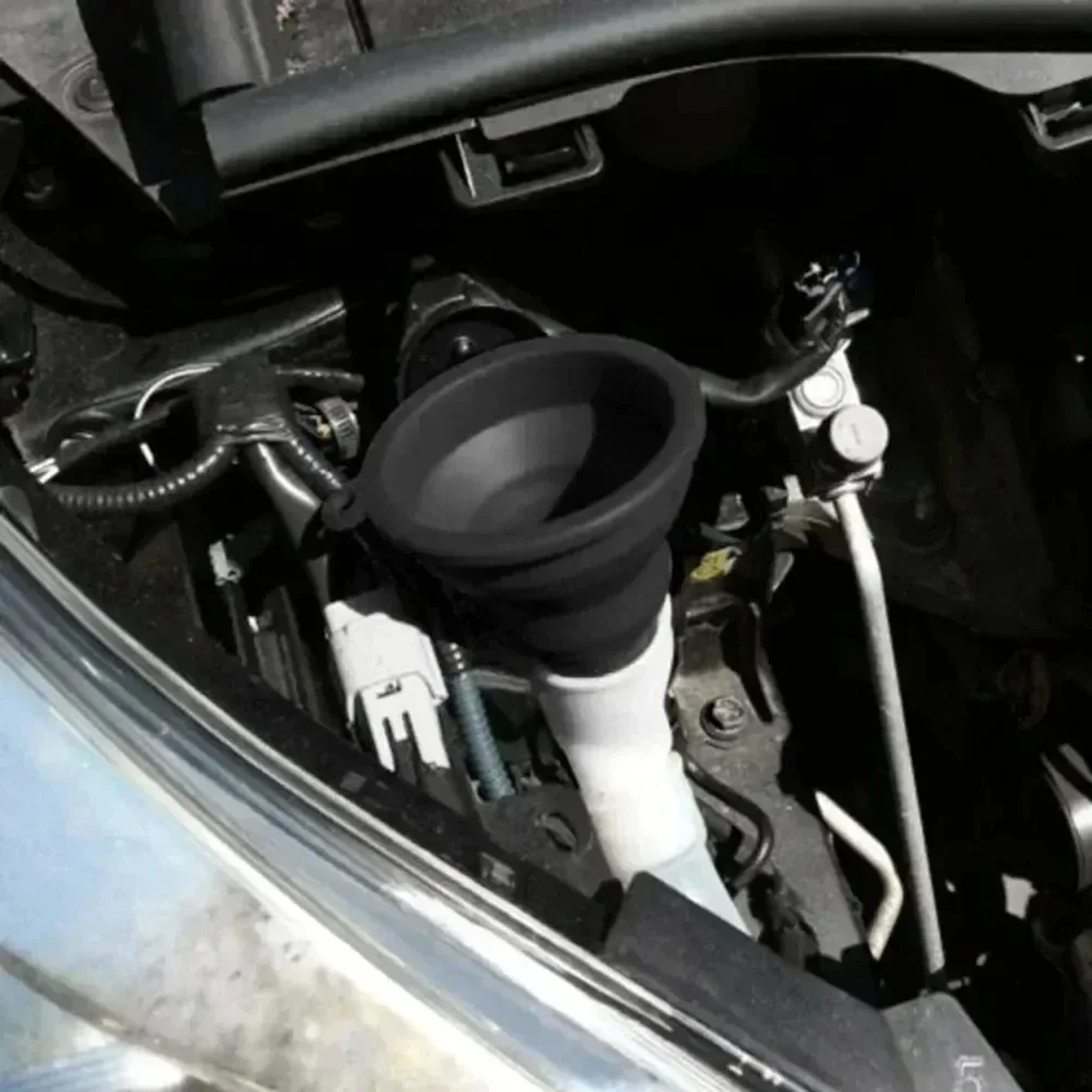 Car Engine Funnel Universal Silicone Funnel Portable Liquid Funnel Fold Able Auto Oil Petrol Change 3