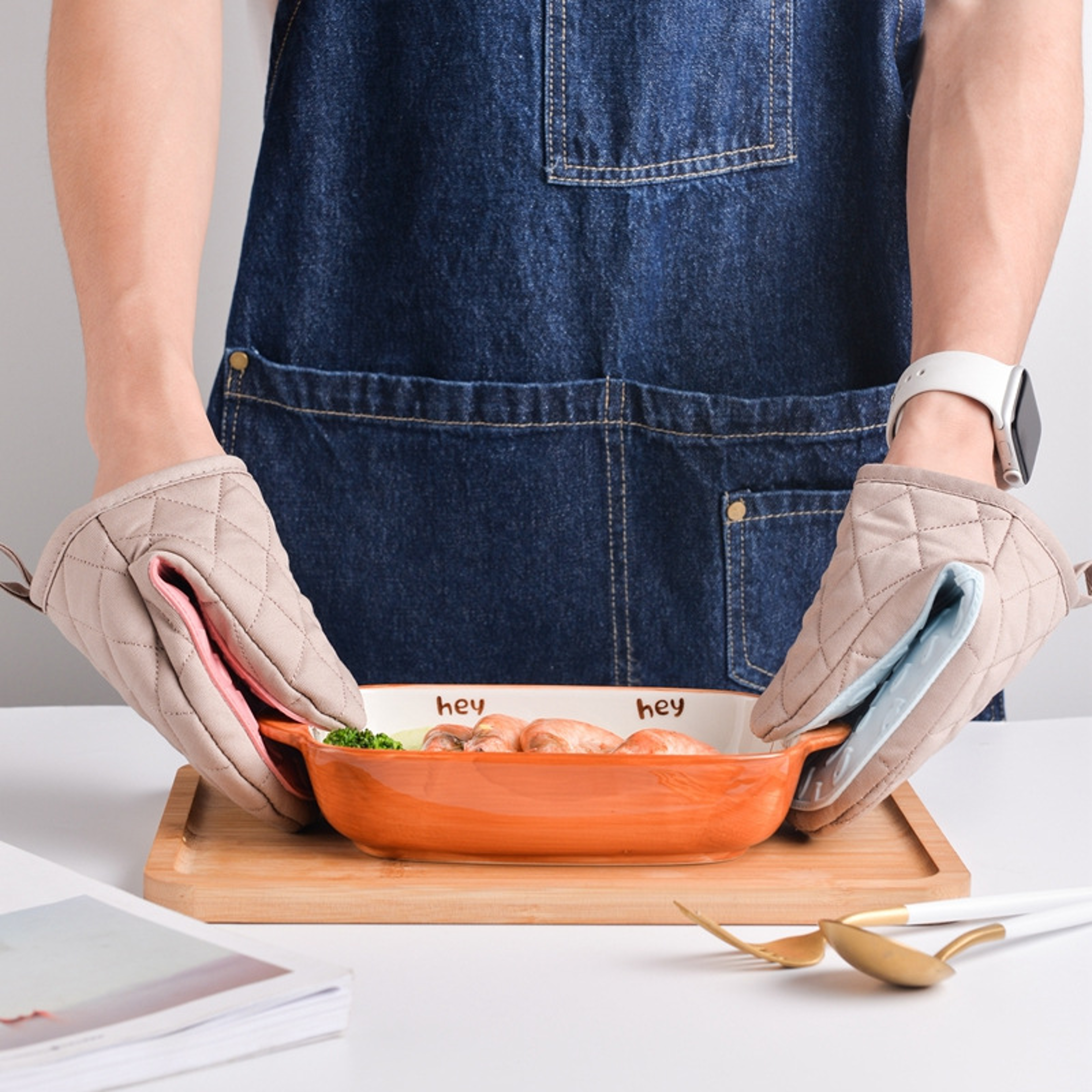 1PCS Fish Shaped Silicone Anti Scald Oven Gloves Kitchen Silicone Gloves Tray Dish Holder Oven Gloves Multi-purpose Gloves – view 3