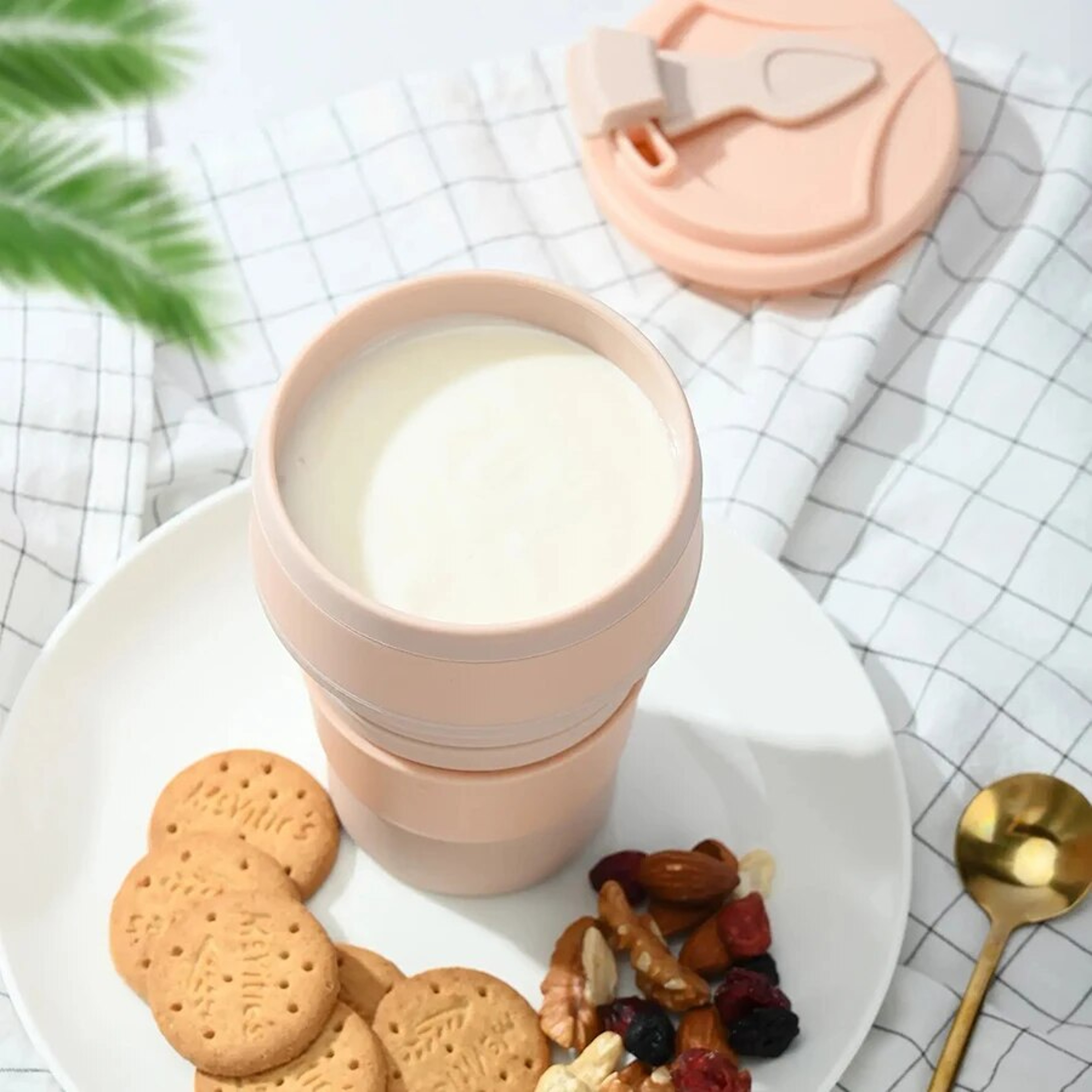 Food Grade Silicone Folding Cup With Lid Reusable Portable Coffee Cup For Travel And Camping 2