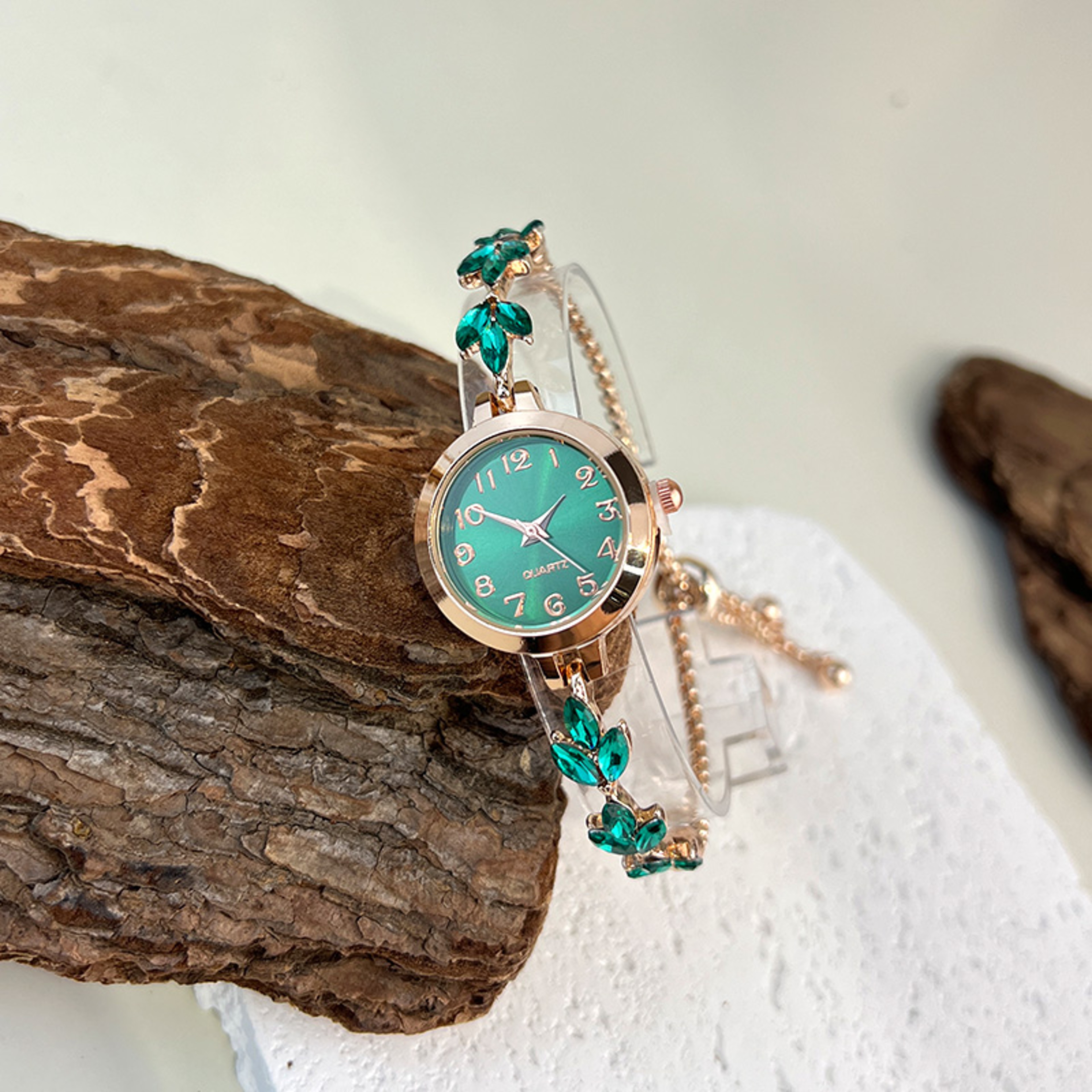 Elegant Ladies Quartz Watch, Round Alloy Case, Arabic Numeral Dial, Leaf-Shaped Diamond-Studded Bracelet – view 4