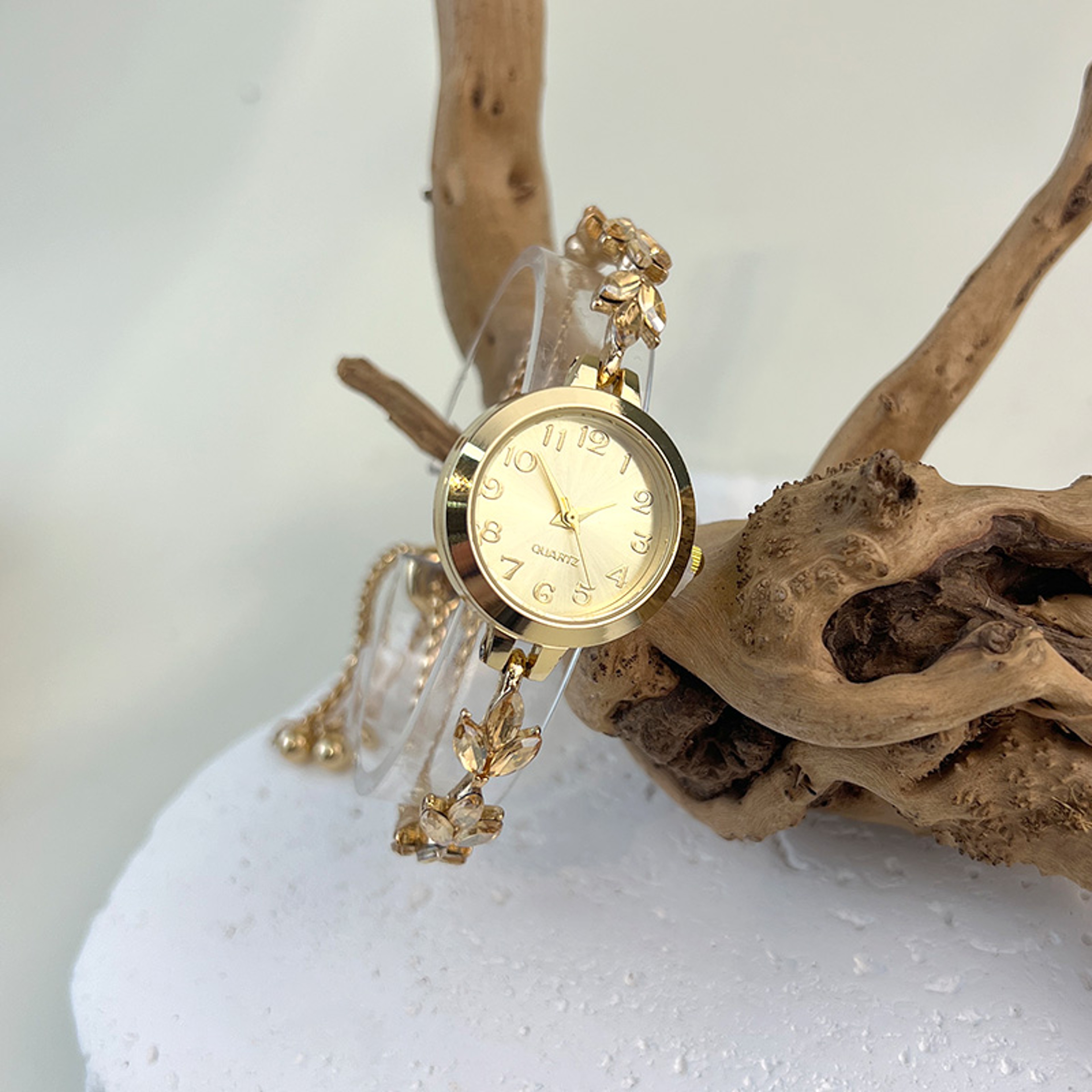 Elegant Ladies Quartz Watch, Round Alloy Case, Arabic Numeral Dial, Leaf-Shaped Diamond-Studded Bracelet – view 10