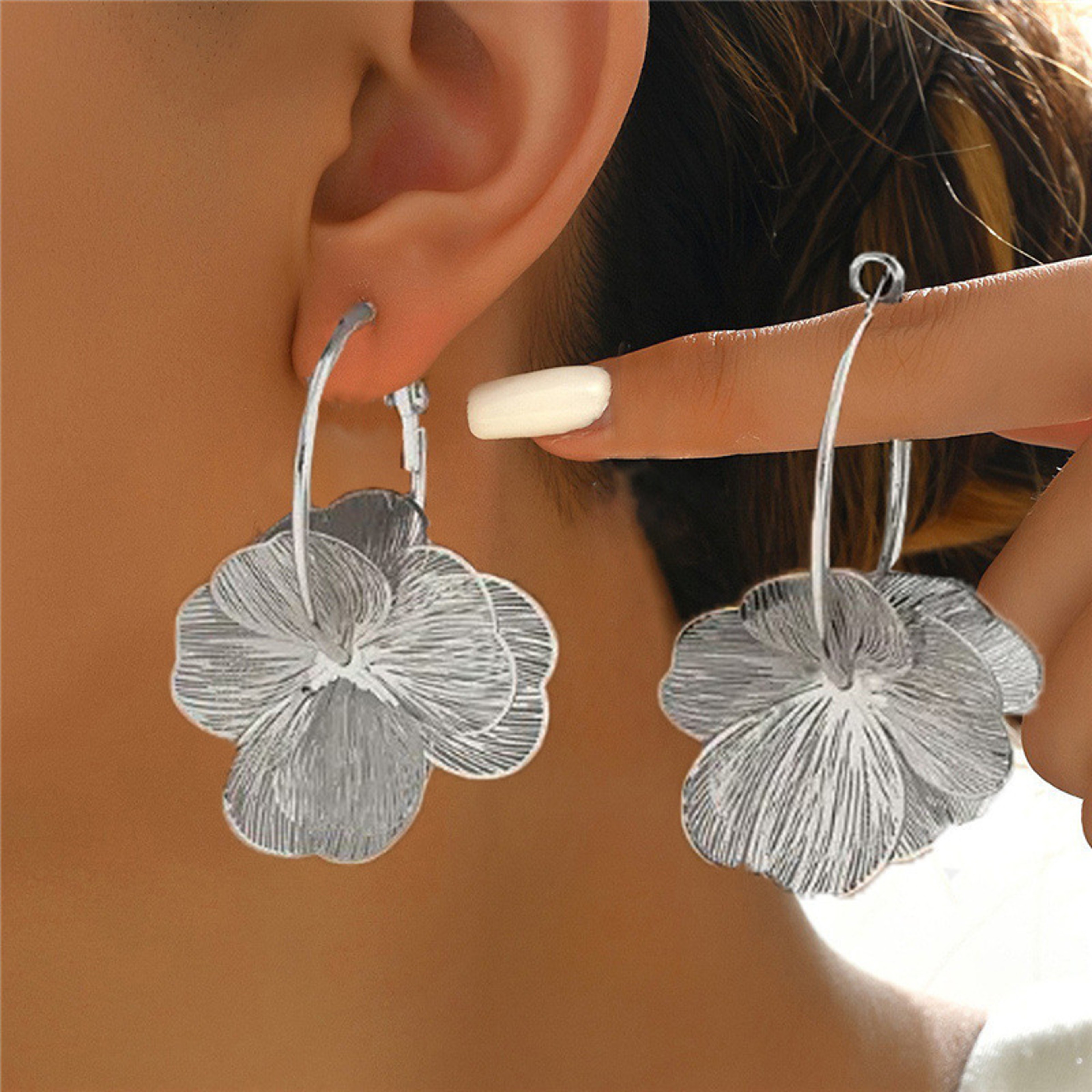 Exquisite Butterfly Flower Pendant Earrings Golden Vintage Earring Fashion Wedding Party Jewellery  2