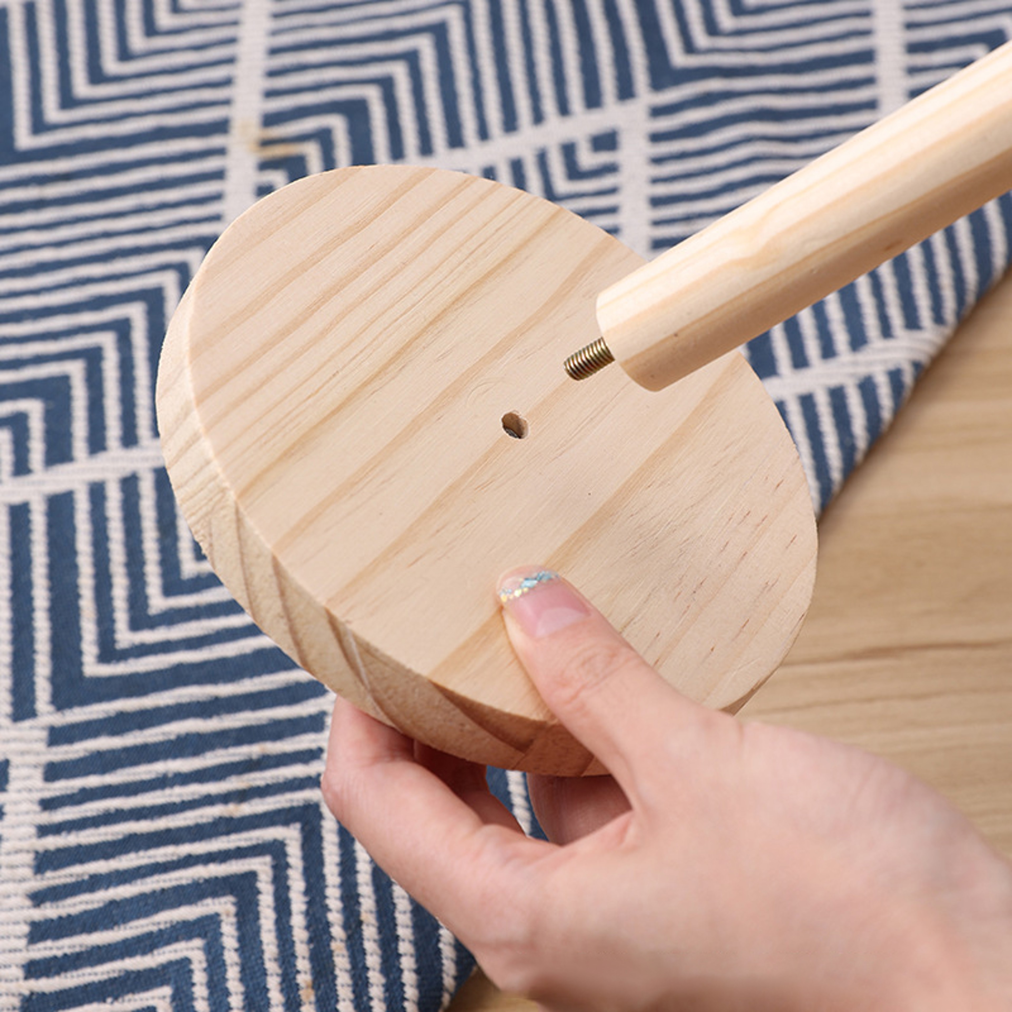 Fashionable Solid Wood Dining Table Tissue Holder Wooden Household Storage Roll Paper Holder Vertic