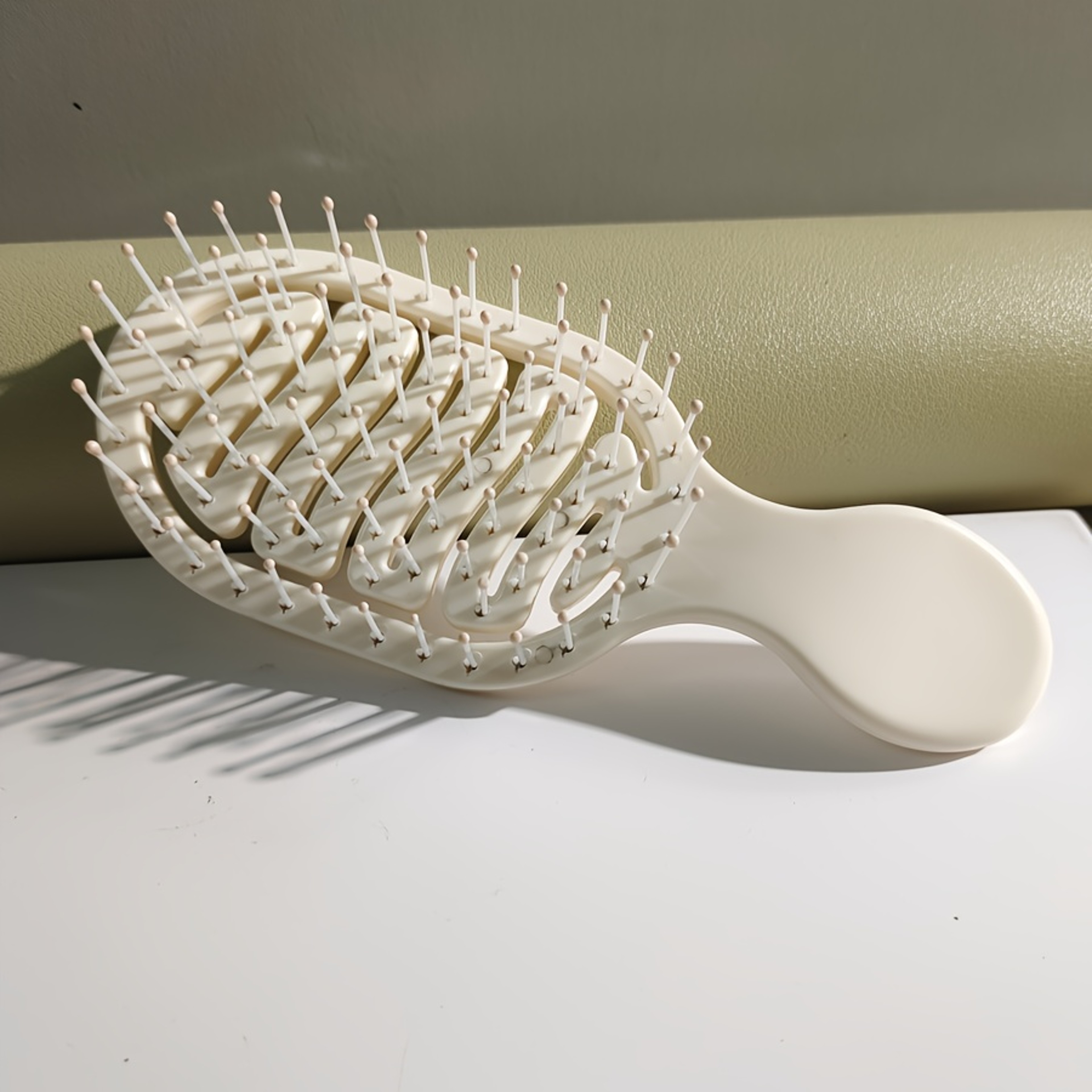 Mini Track Hairbrush, Portable Hollow Design with Nylon Bristles, Ergonomic Handle, Compact and Lightweight – view 7