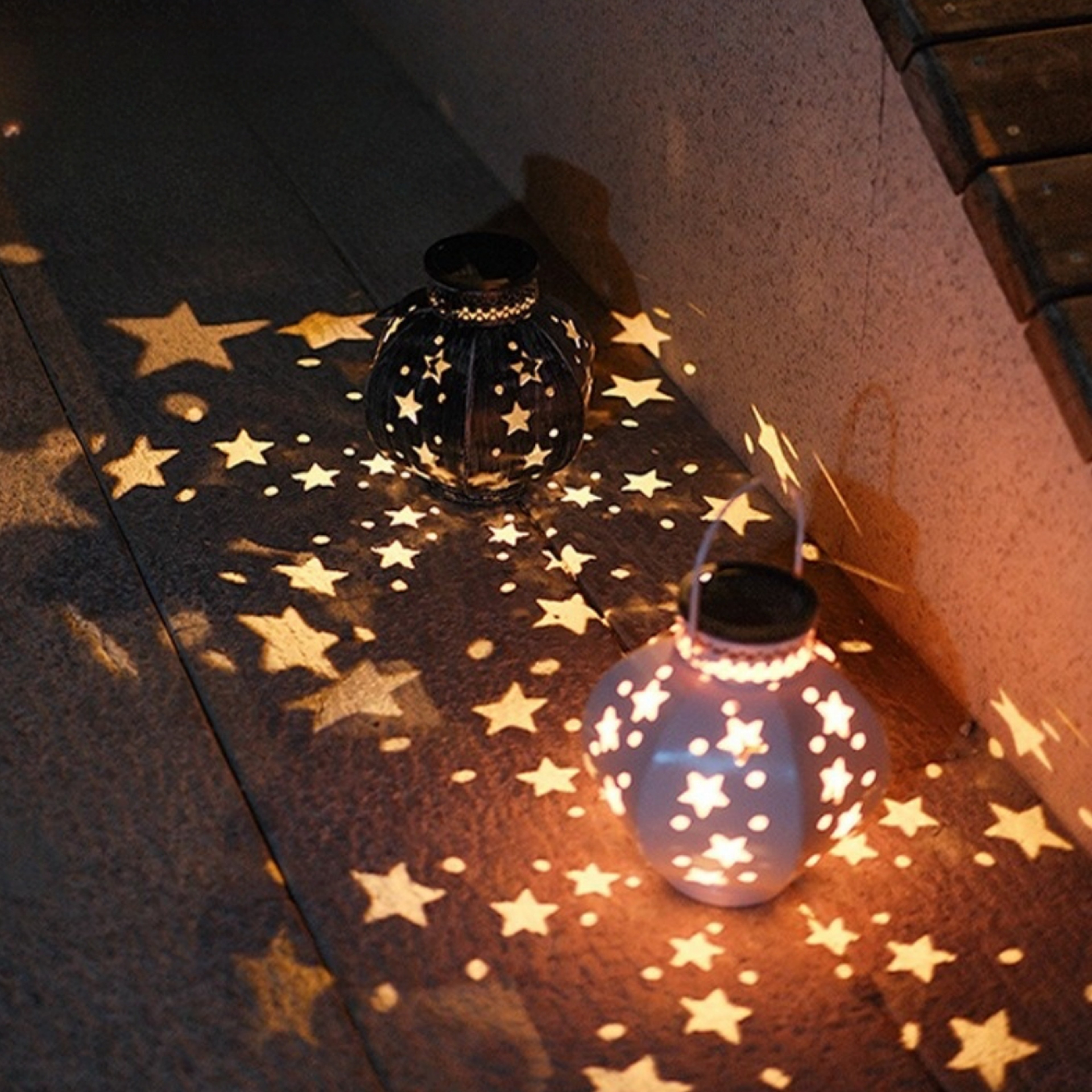 Hanging Solar Lights Outdoor, Retro Solar Lanterns with Handle, Garden Star Projector Lamp, Decorative Solar Lamp – view 1