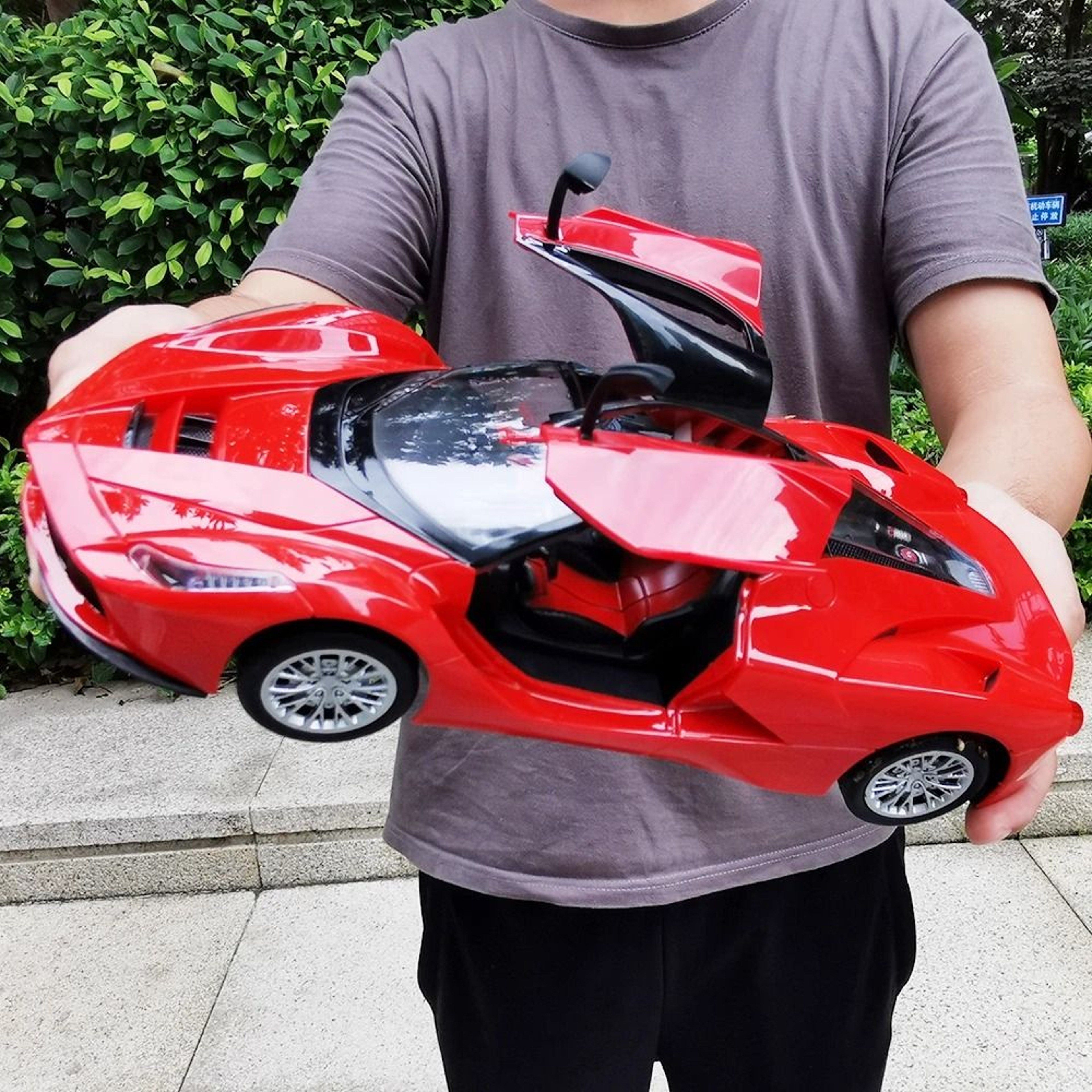 RC Sportscar With Remote Control Opening Doors And Lights 0