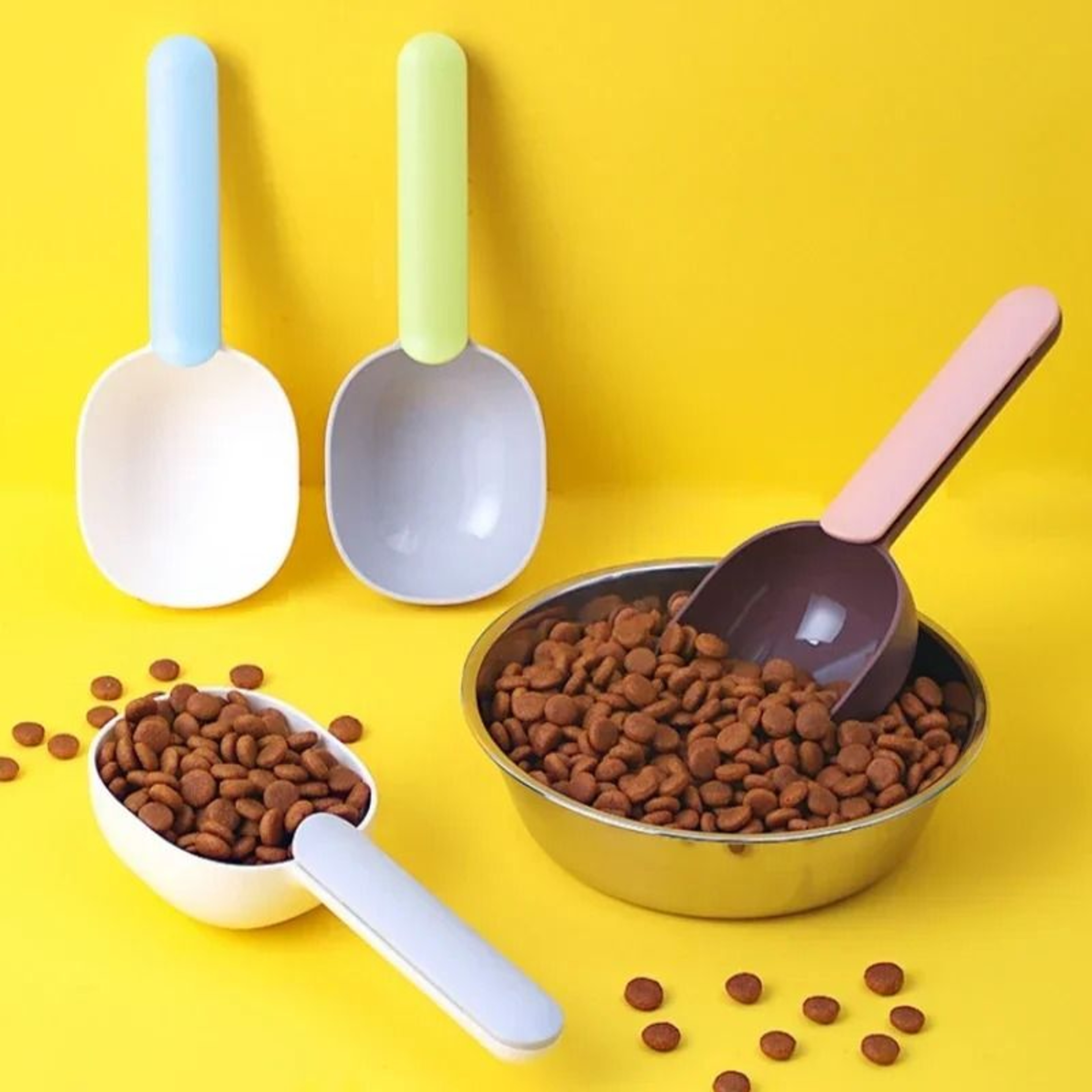 Multifunctional Pet Food Spoon With Sealed Bag Clip And Measuring Design 0