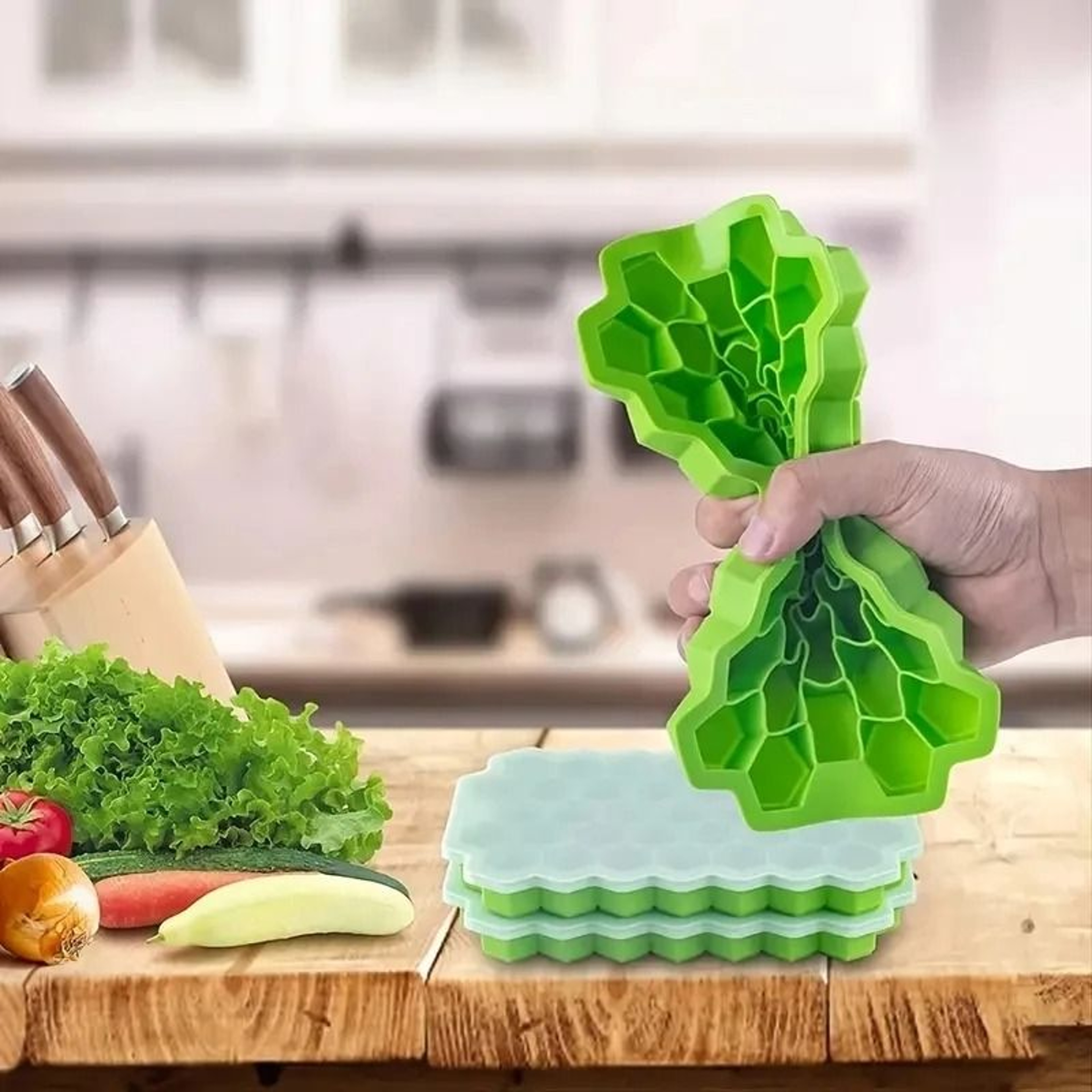 Large Capacity Silicone Honeycomb Ice Cube Mold With Lid 5
