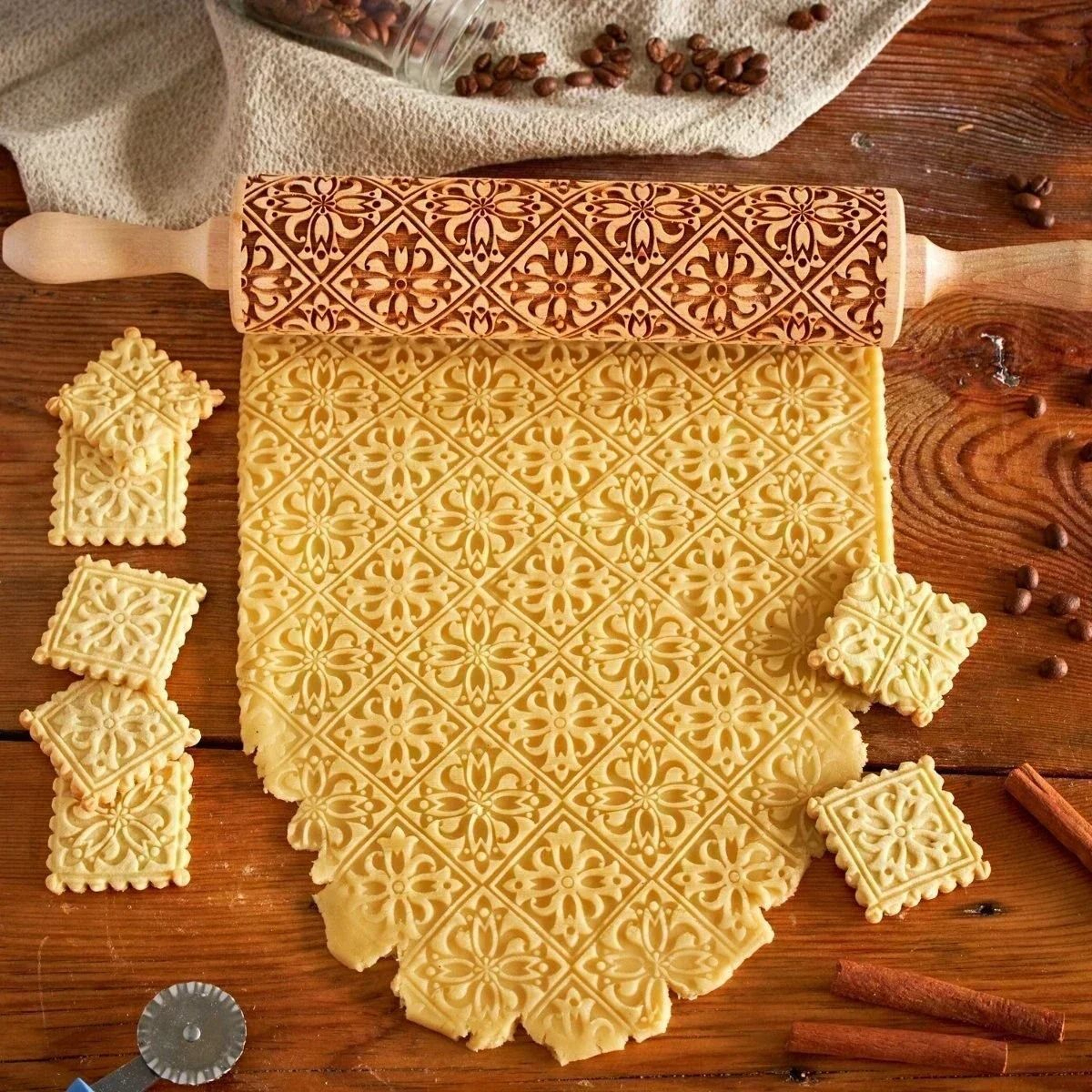 Wooden Embossed Rolling Pin With Christmas And Floral Patterns For Baking 9