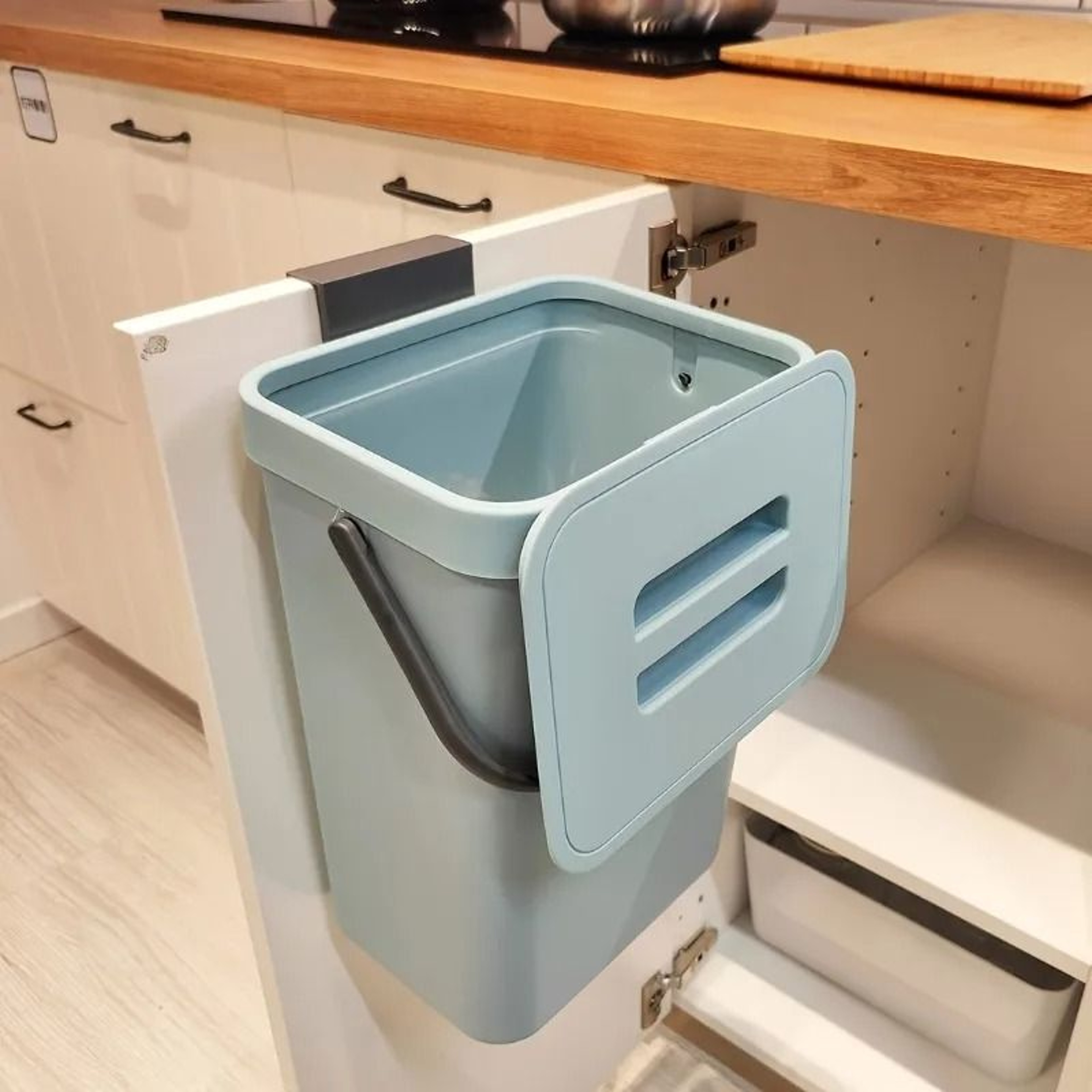 SpaceSaving QuietClose Trash Can 0