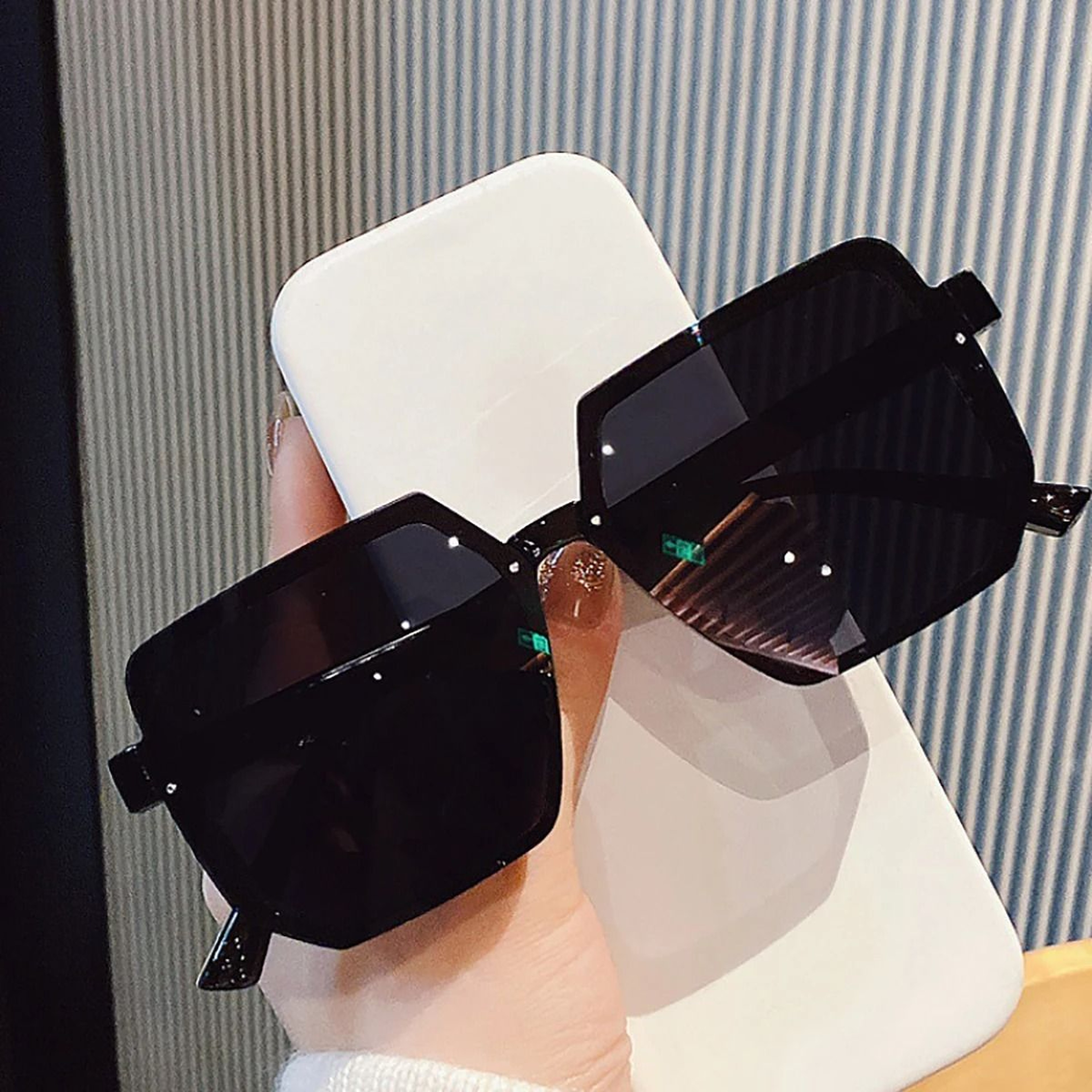 Big Frame Vintage Sunglasses For Men And Women  Retro Square UV Protection Eyewear 0