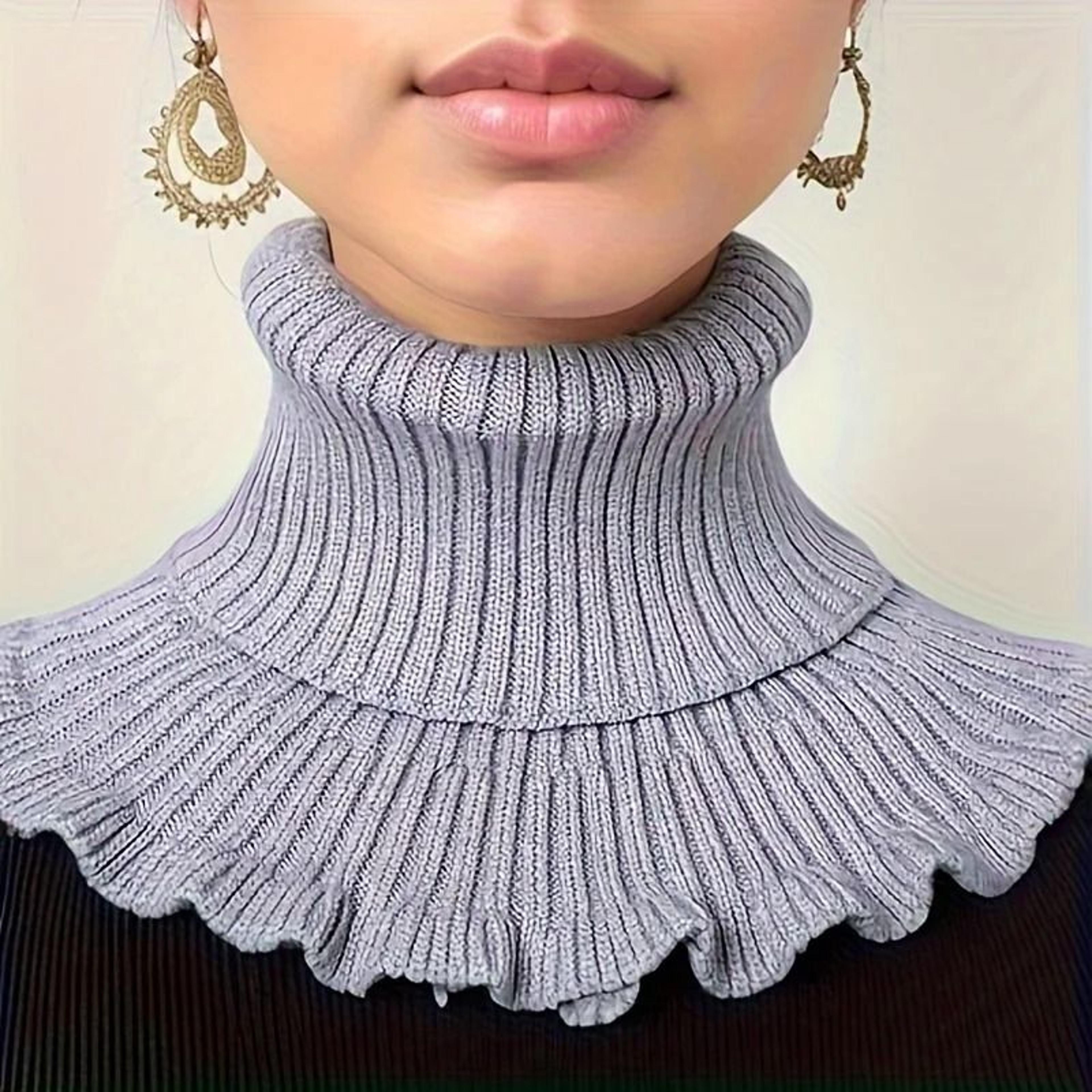Fashionable Black And White Knitted False Neck Scarf With Elegant Ruffle Edge 2