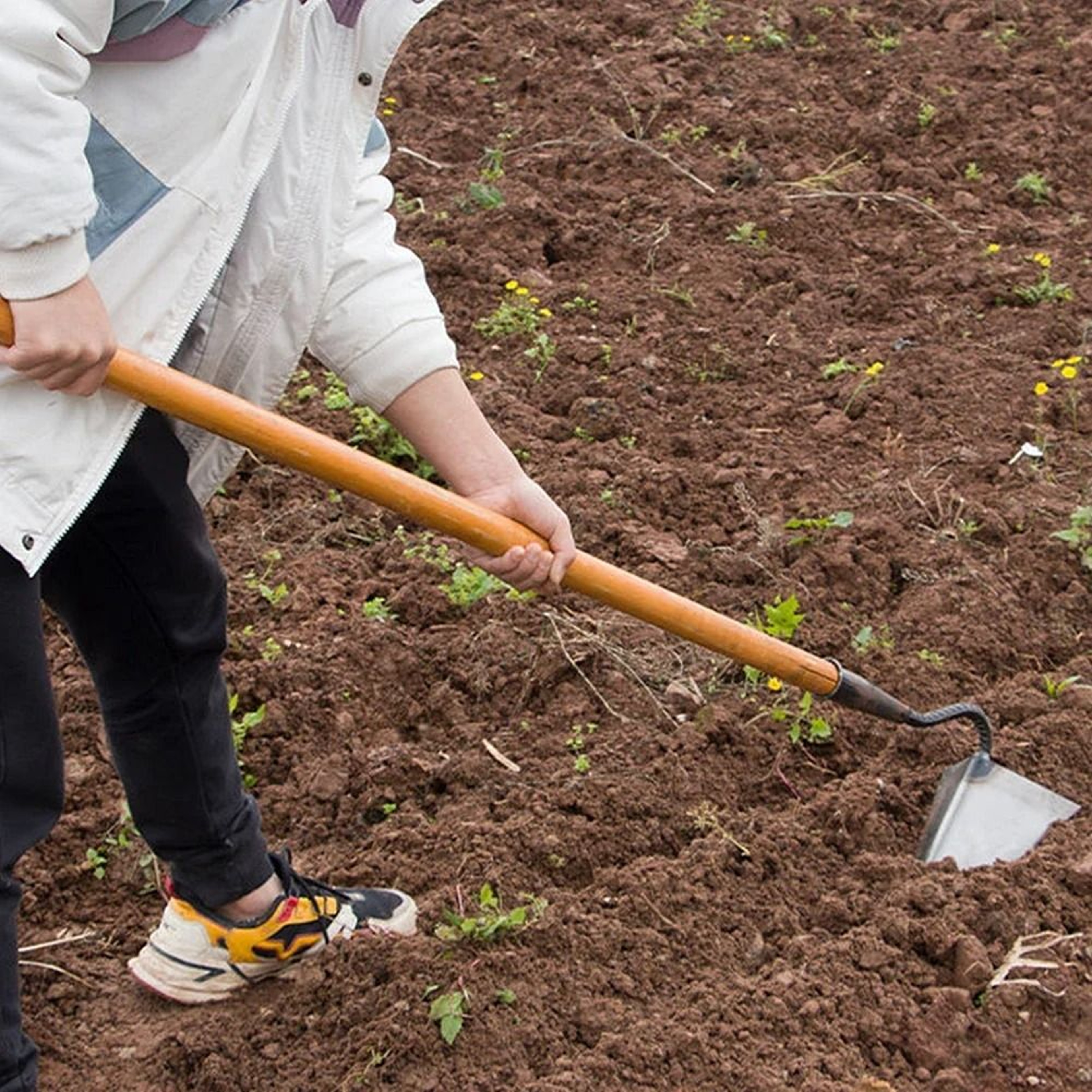 Small Tip Triangular Garden Hoe For Weeding And Soil Turning 3