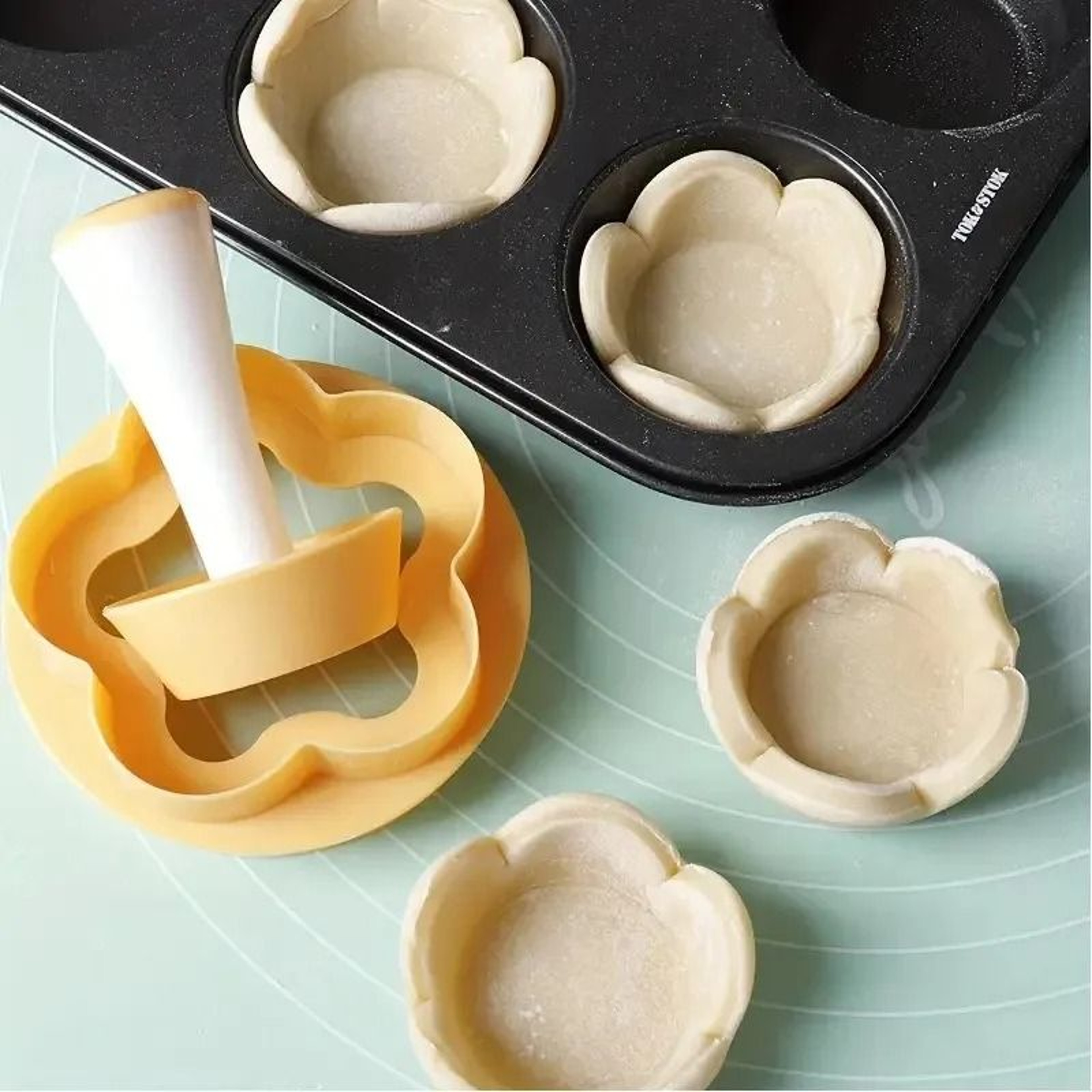 Pastry Dough Tamper And Flower Cutter Baking Mold Set 1
