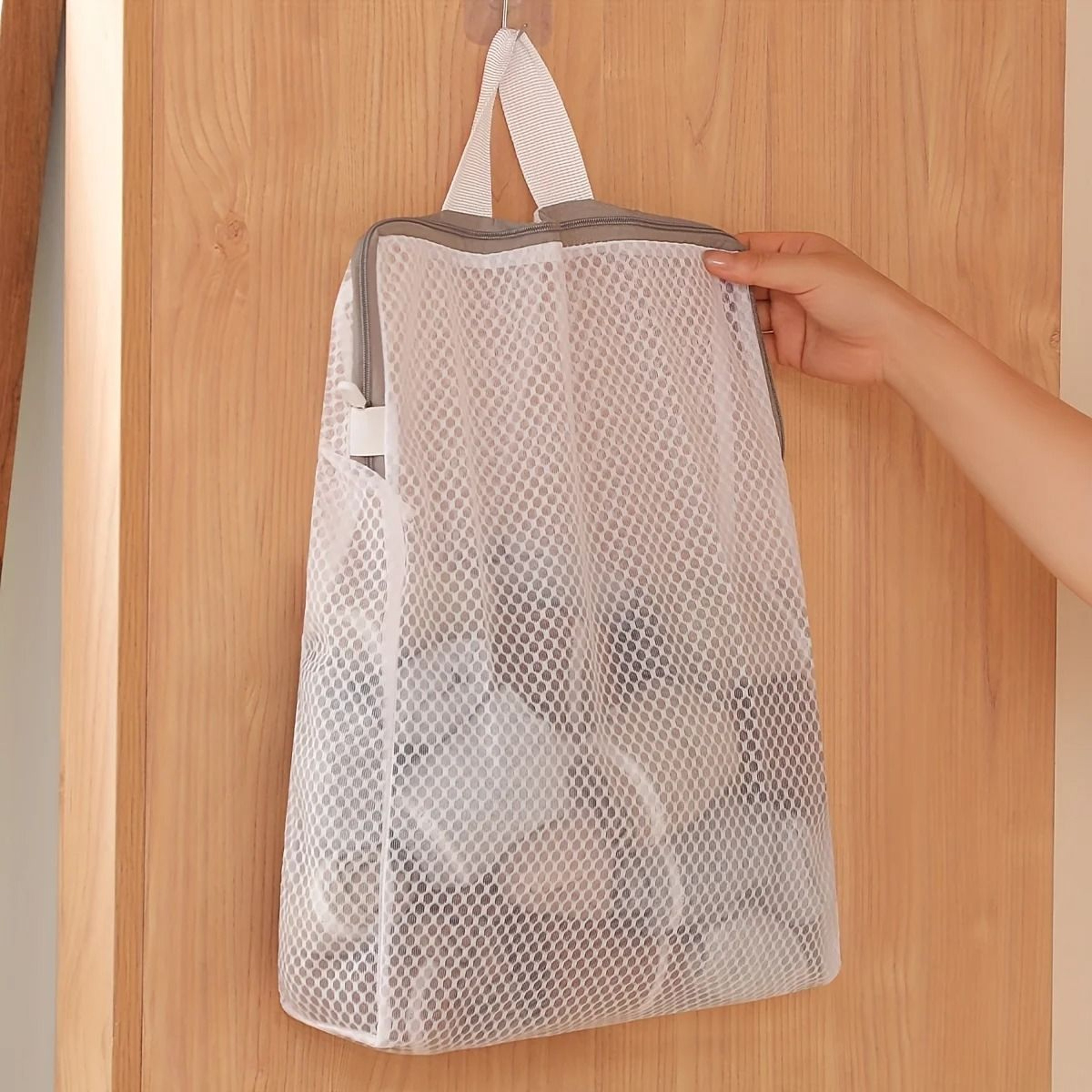 Honeycomb Mesh Laundry Storage Bag With Zipper 0