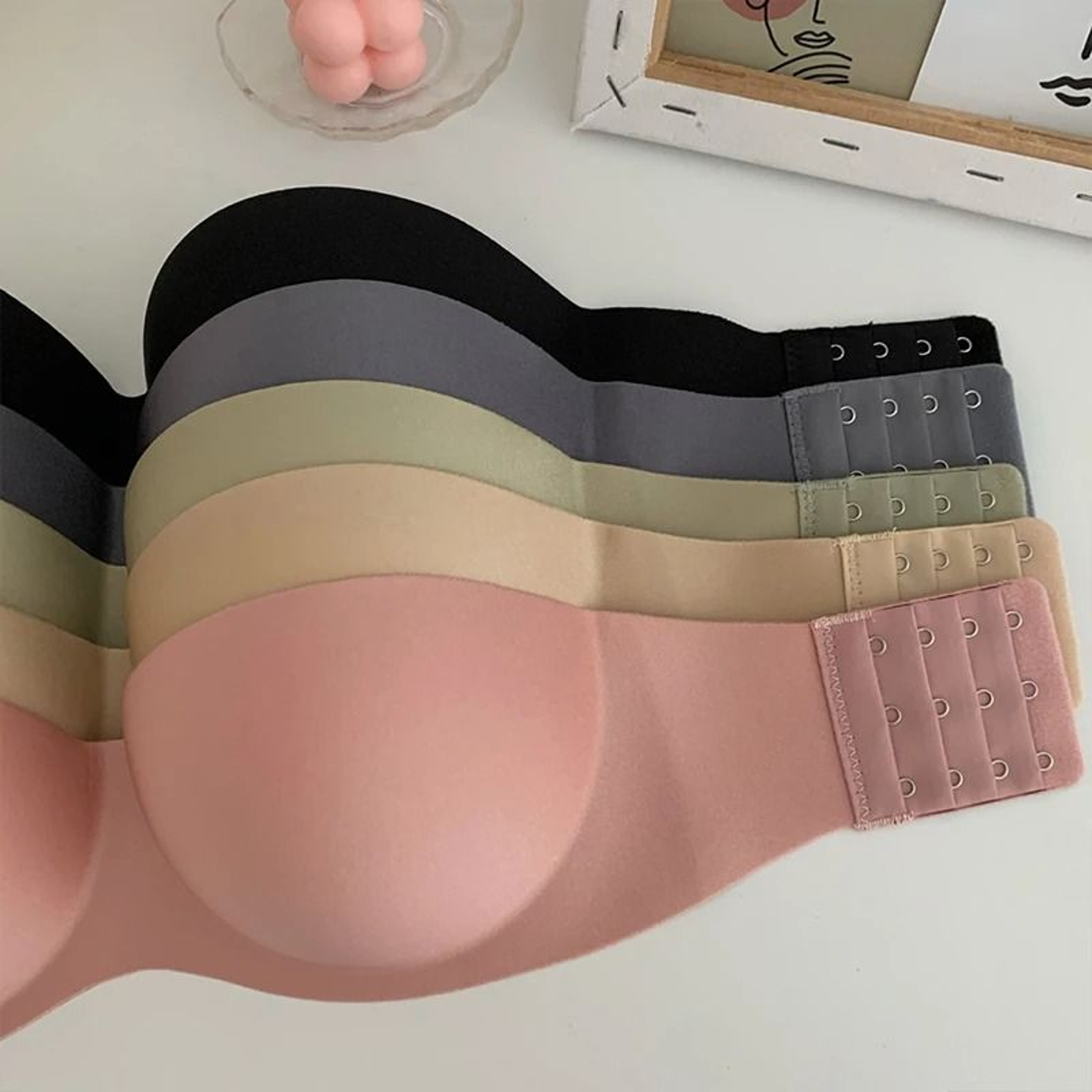 Invisible Strapless Push Up Bra With Front Closure 4