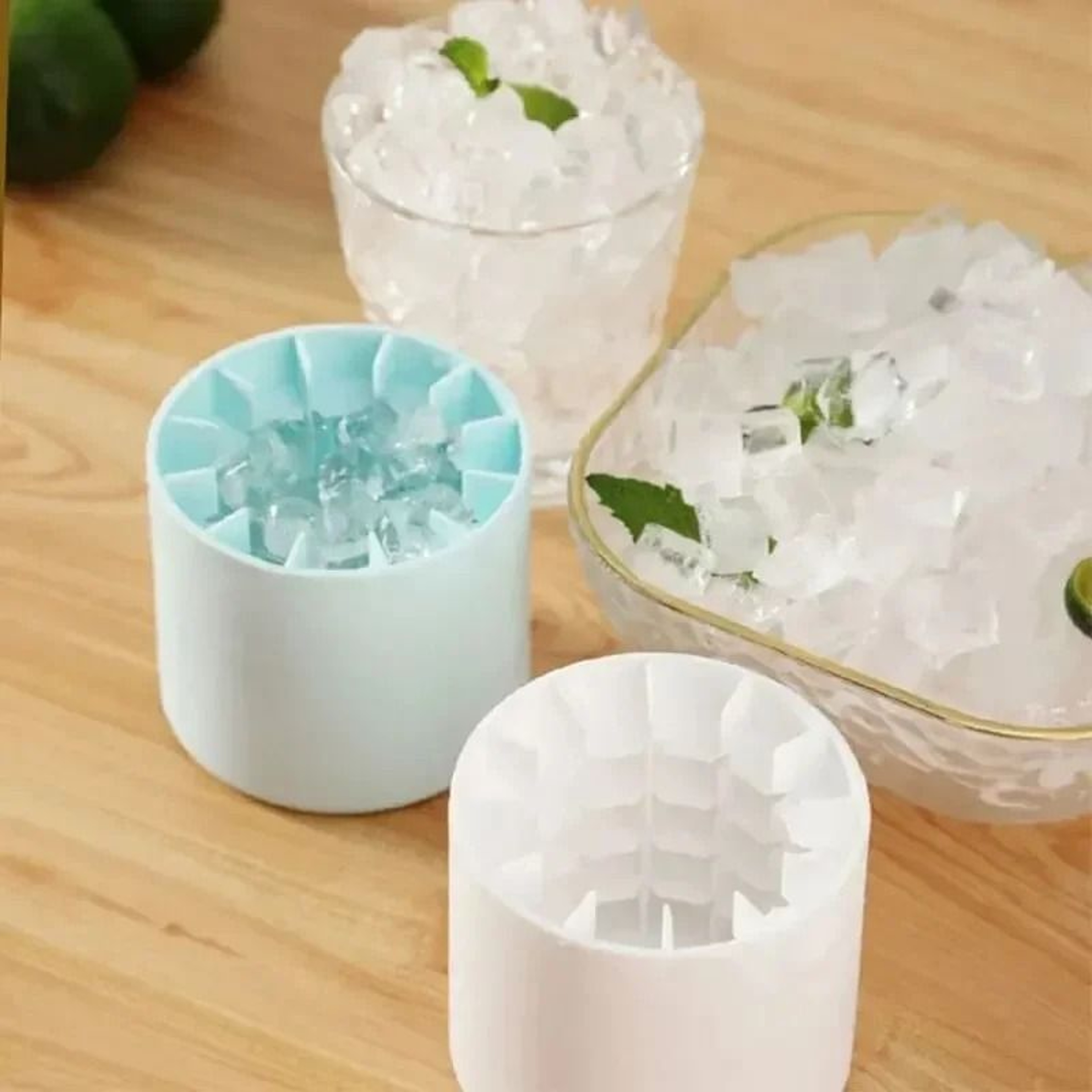 Silicone Ice Cube Mold With Compact Round Ice Bucket Design 4