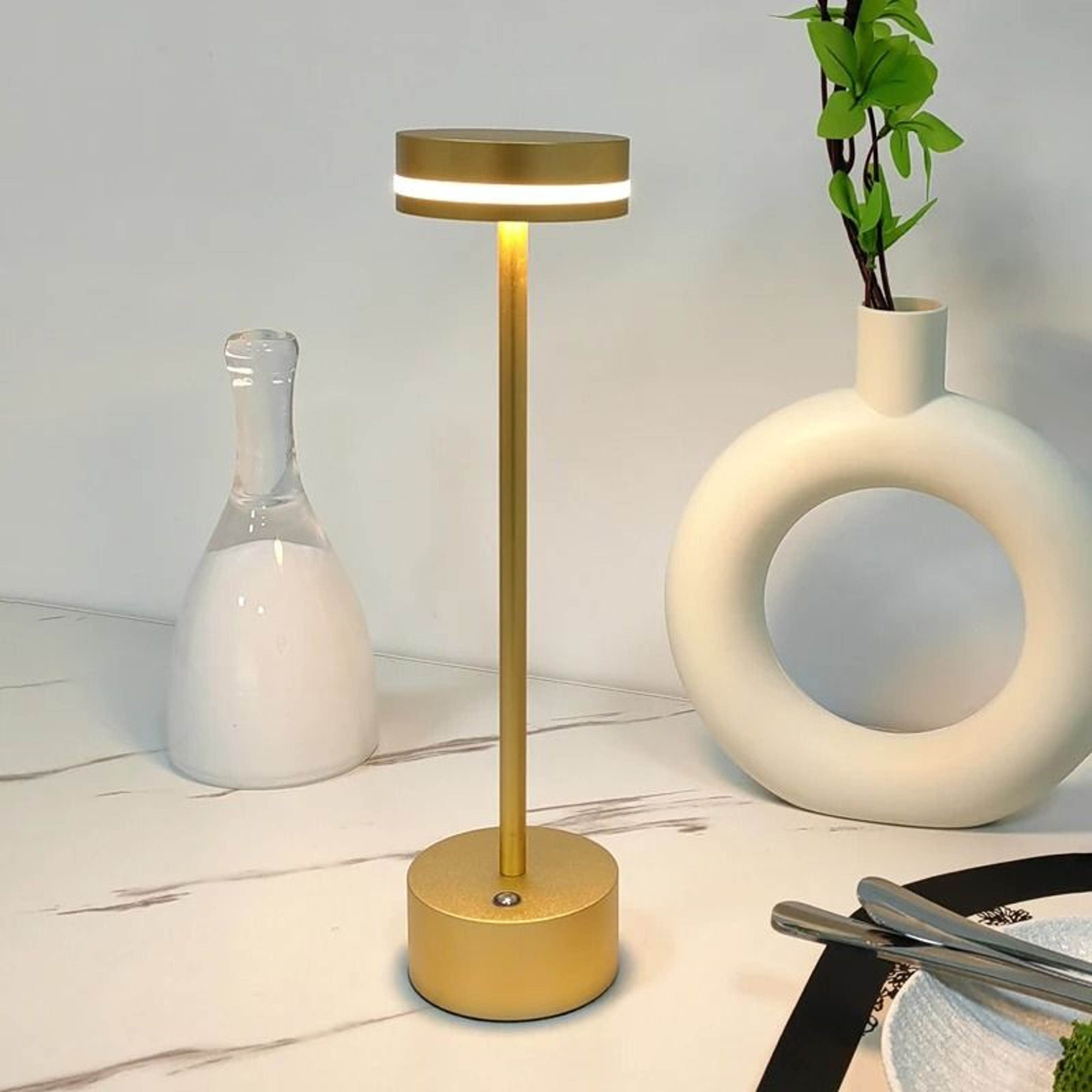 Touch Dimmable LED Desk Lamp With Aluminum Body And Three Tone Lighting For Bedroom And Reading 0