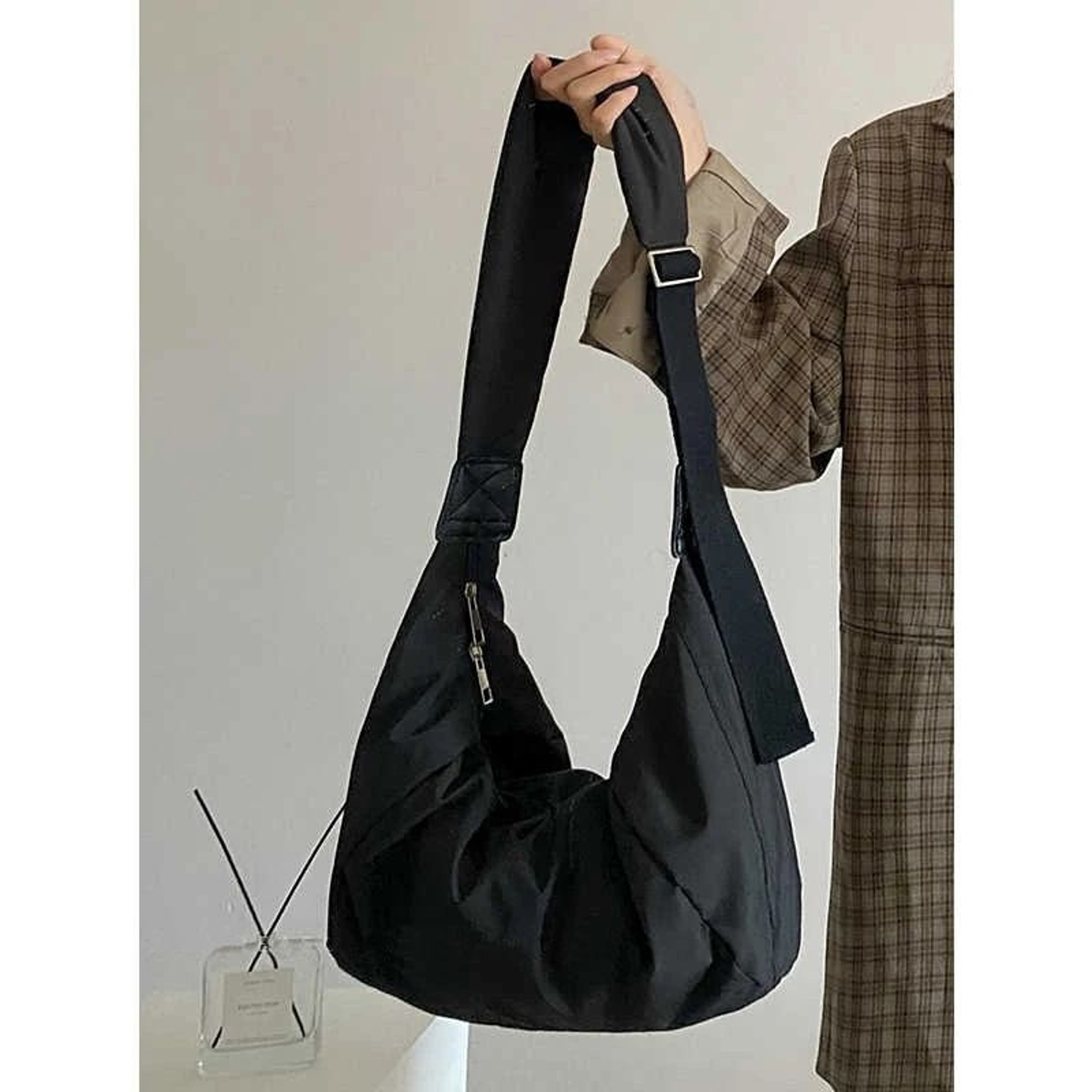 Fashionable LargeCapacity Commuter Canvas Bag With Adjustable Strap 0