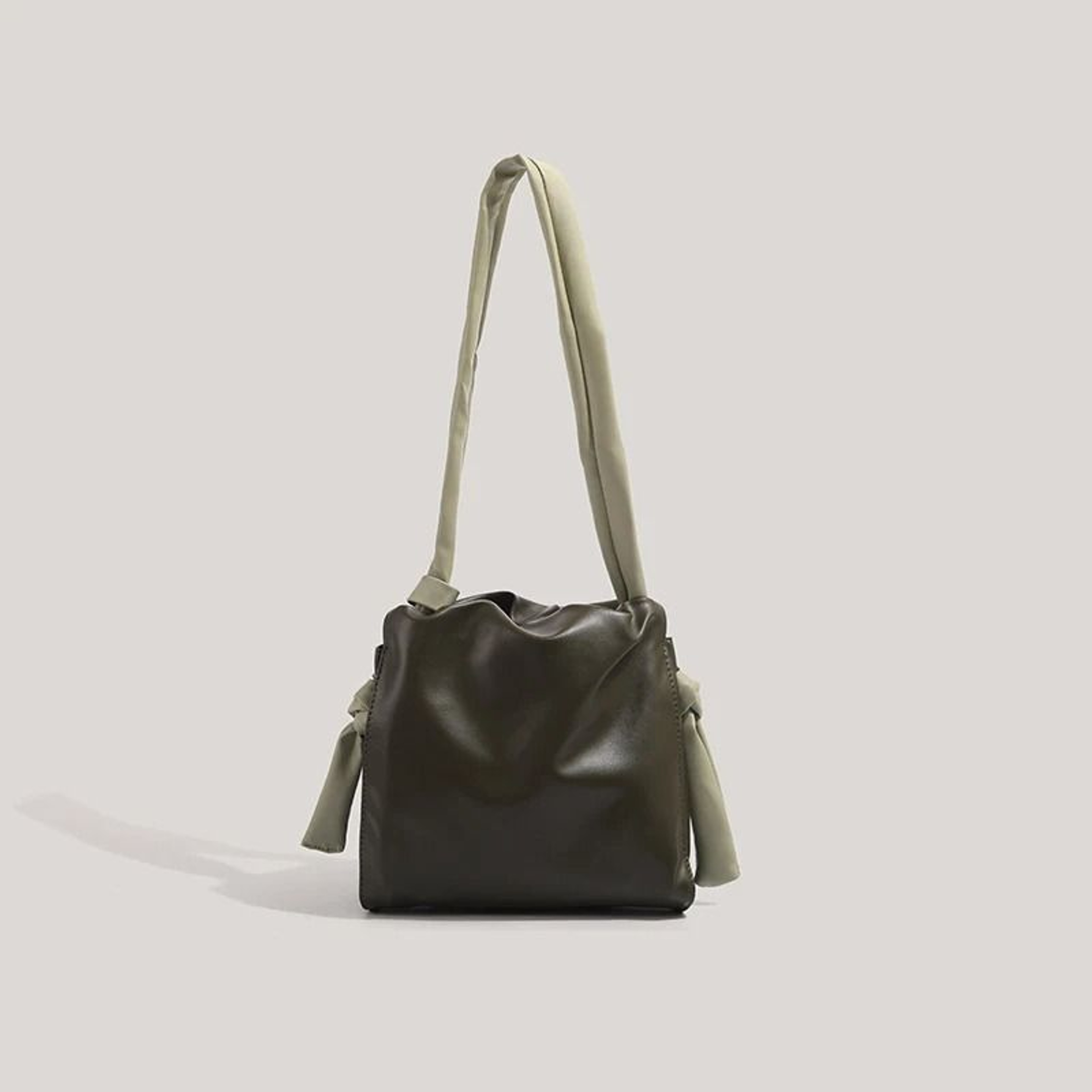 Fashionable CloudPleated Bucket And Versatile Crossbody Bag 3