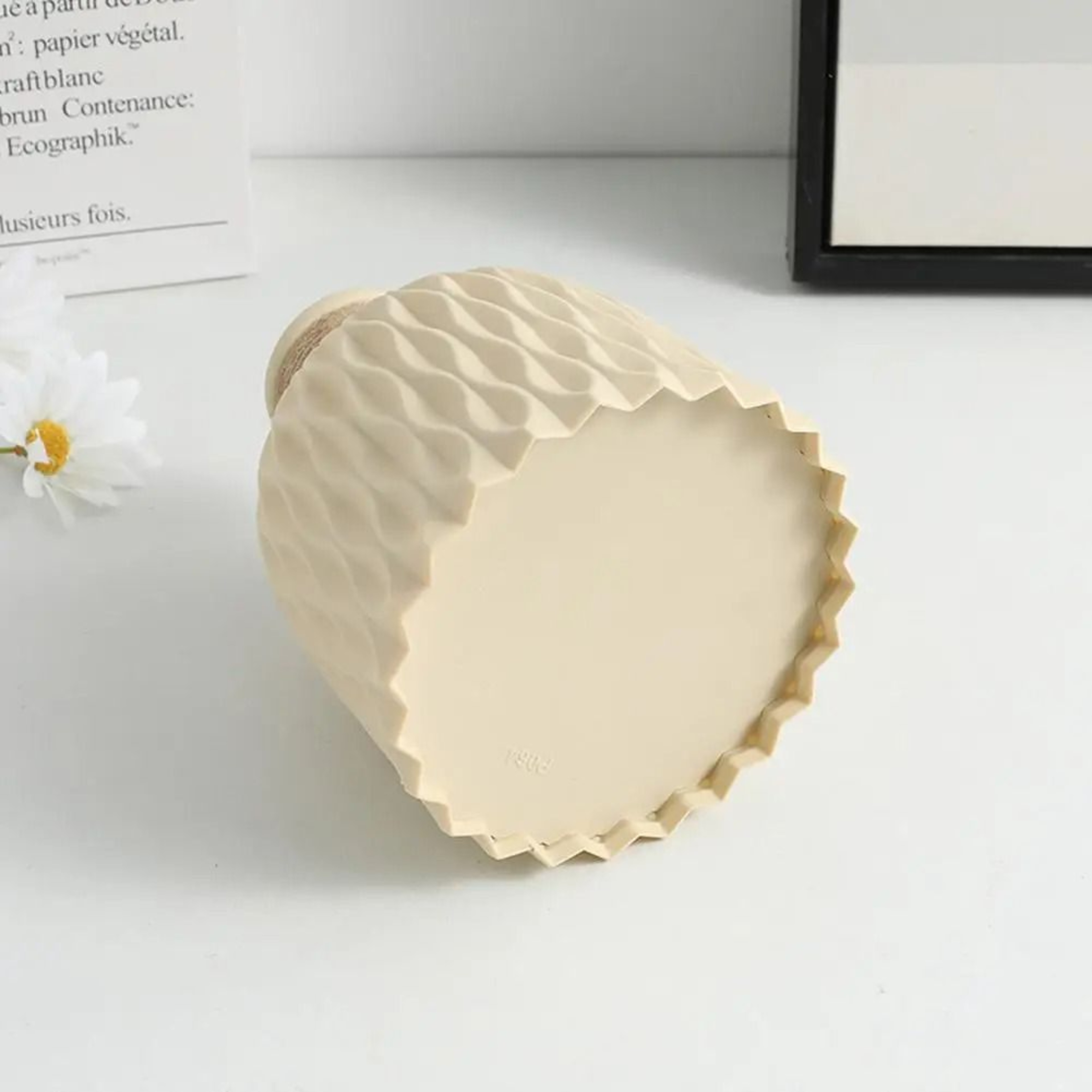 Shatterproof Porcelain Imitation Rope Plastic Vase 2