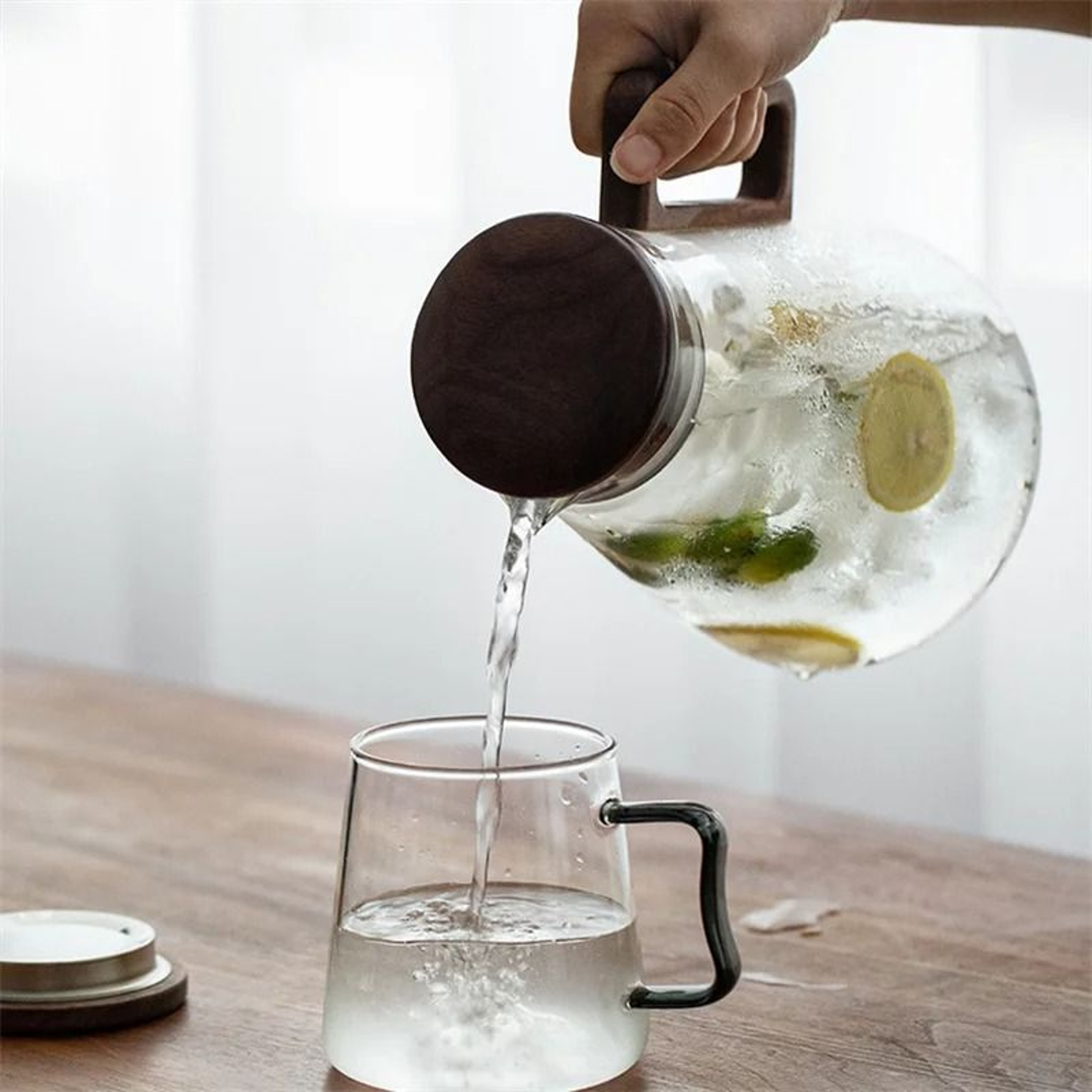 Large Capacity Glass Cold Water Jug Wooden Handle 3