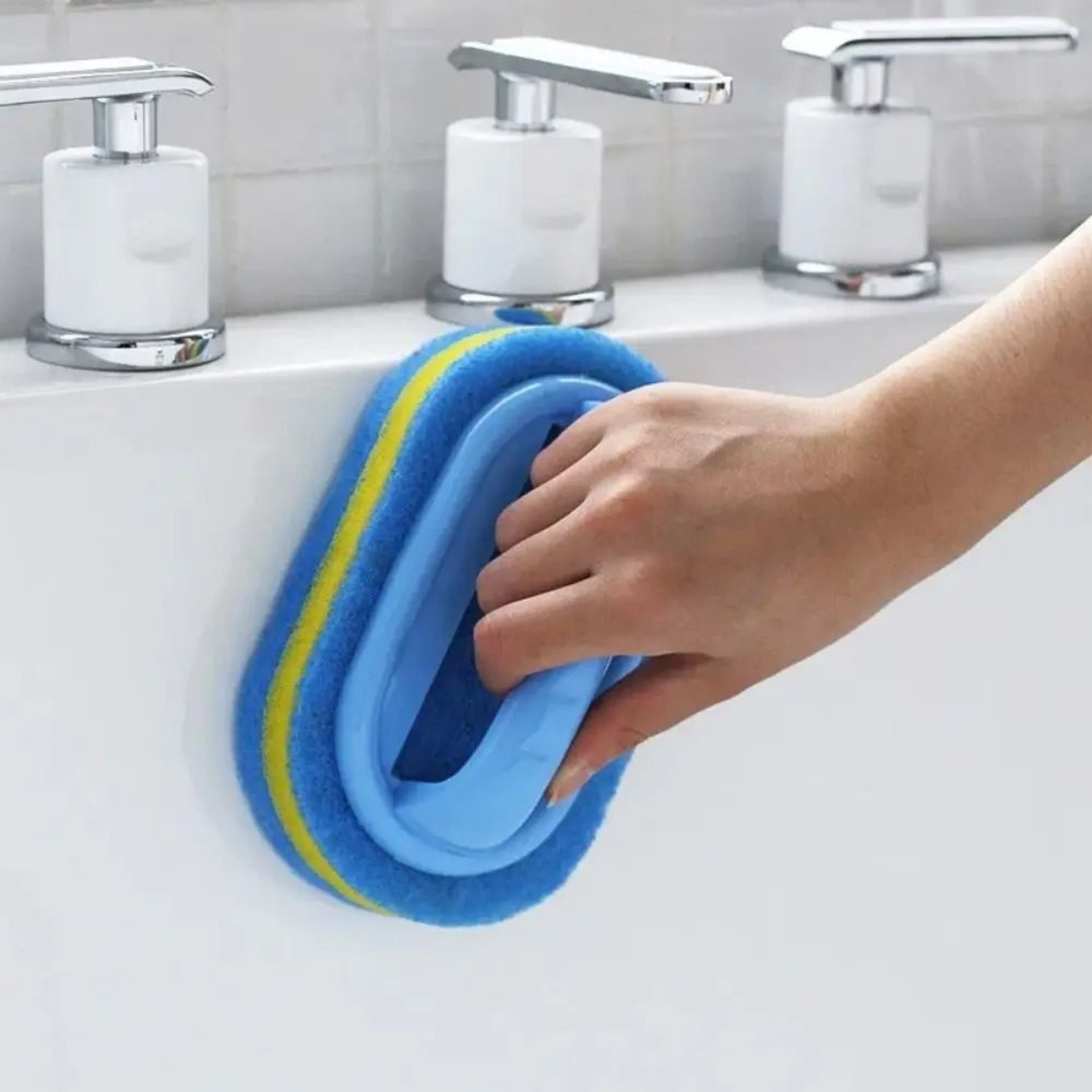 HeavyDuty Cleaning Sponge With Ergonomic Handle 1