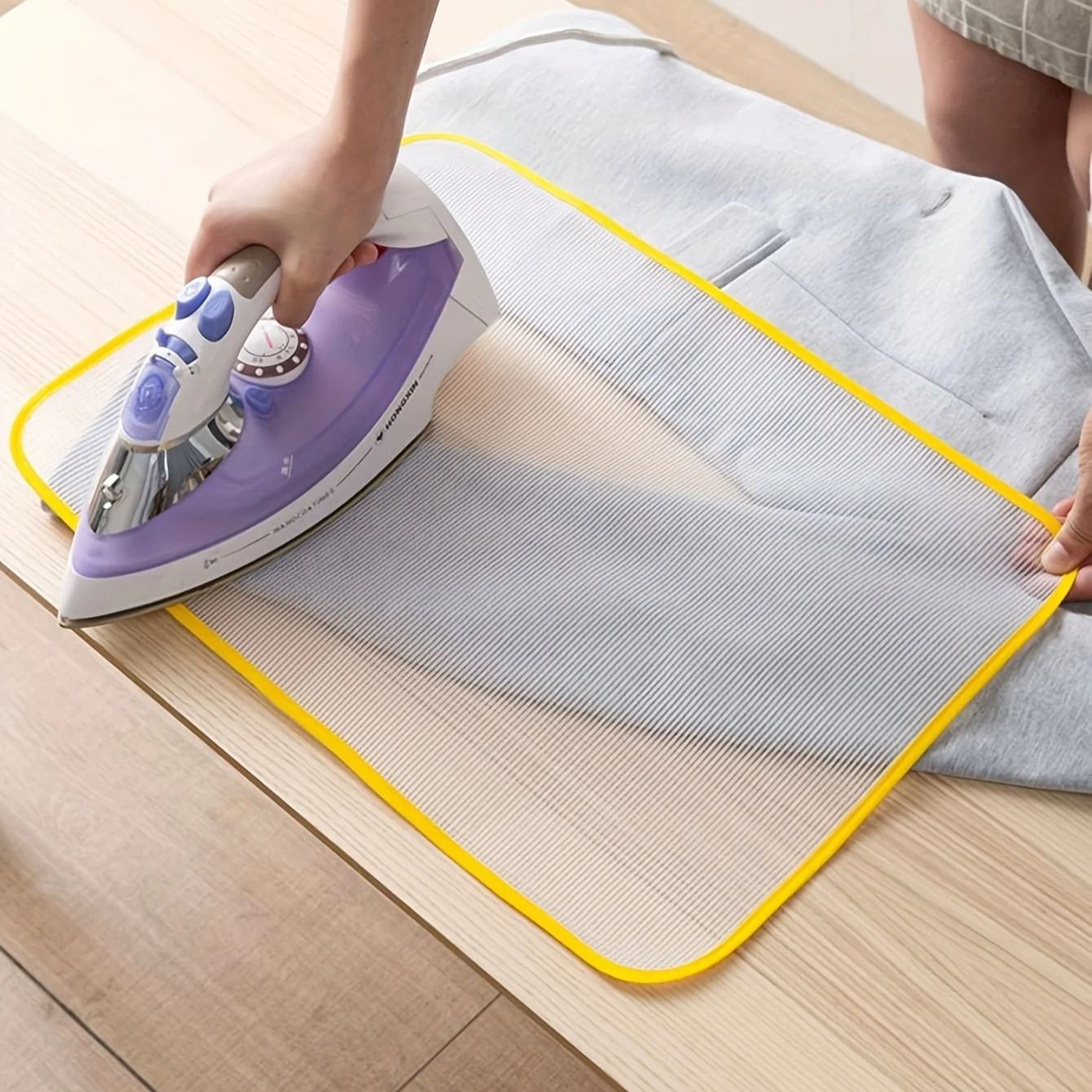 Random Color Mesh Ironing Guard  HighTemperature Insulation Pad For Delicate Clothing Protection 5