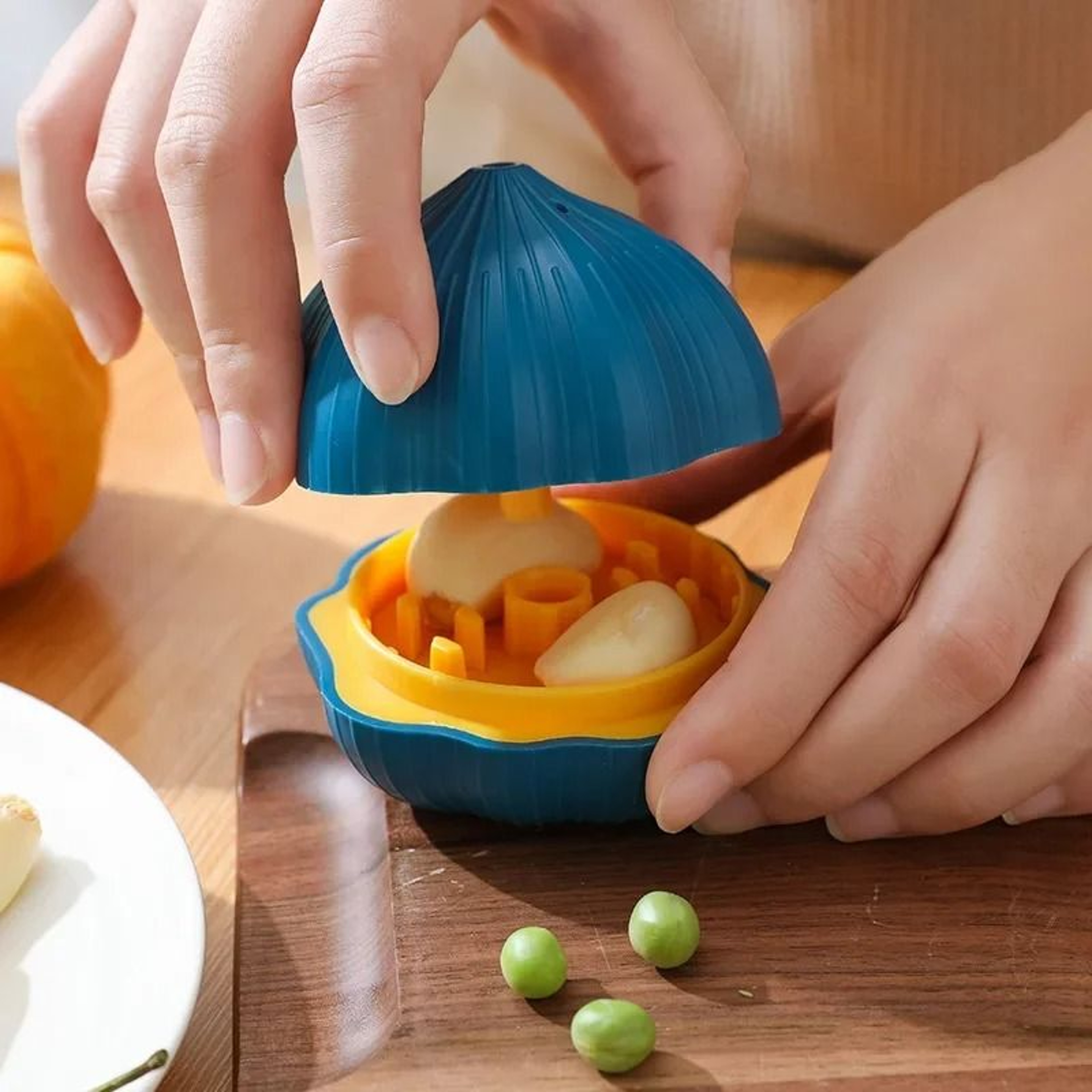 Cute GarlicShaped Rotary Grinder  Manual Mini Chopper For Kitchen Precision 3